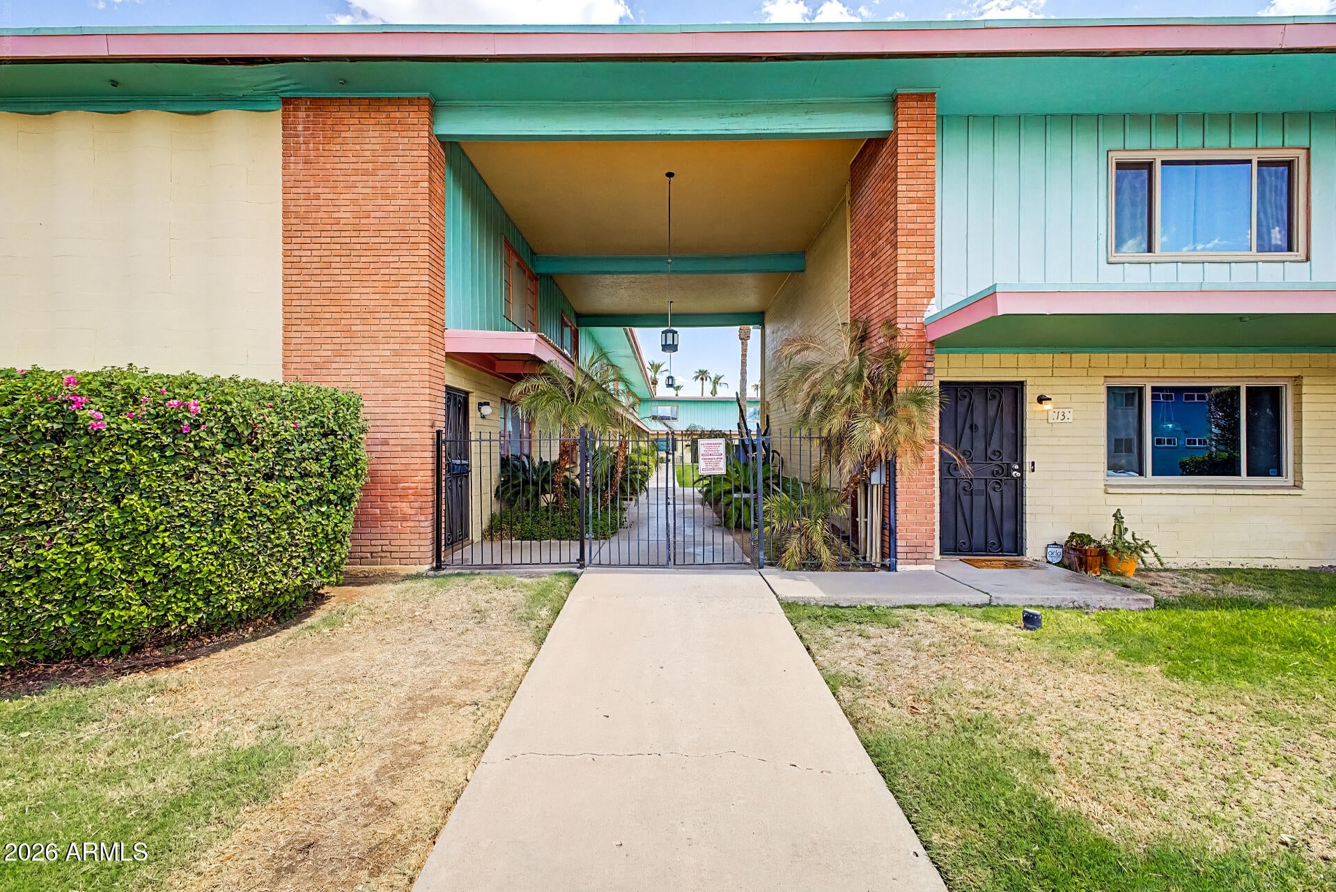 450 W EARLL Drive 15