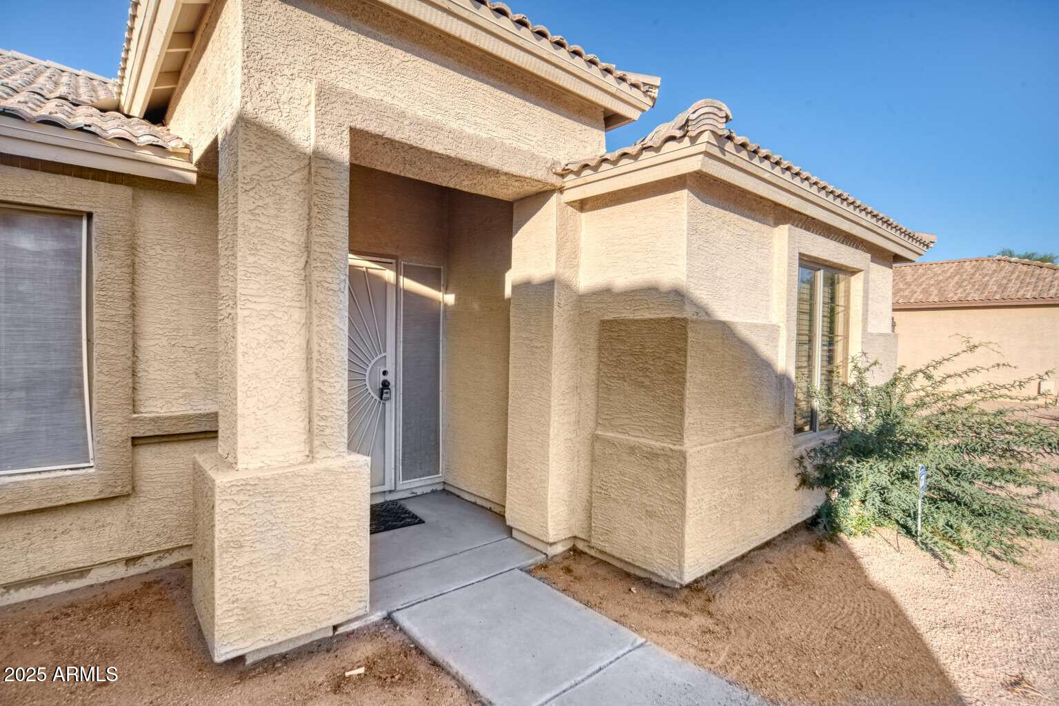 1612 E SOUTH MOUNTAIN Avenue
