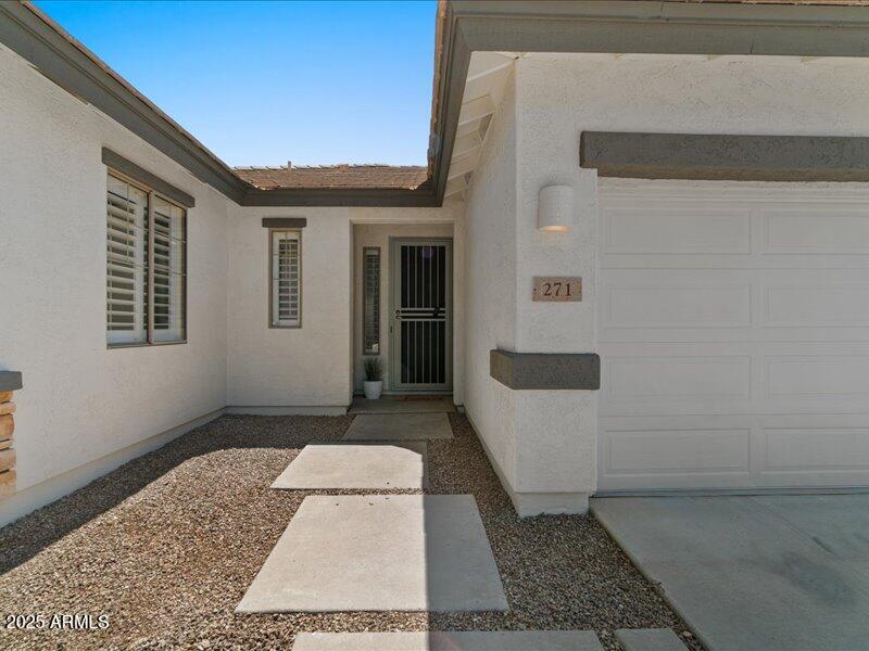 271 W ROADRUNNER Drive