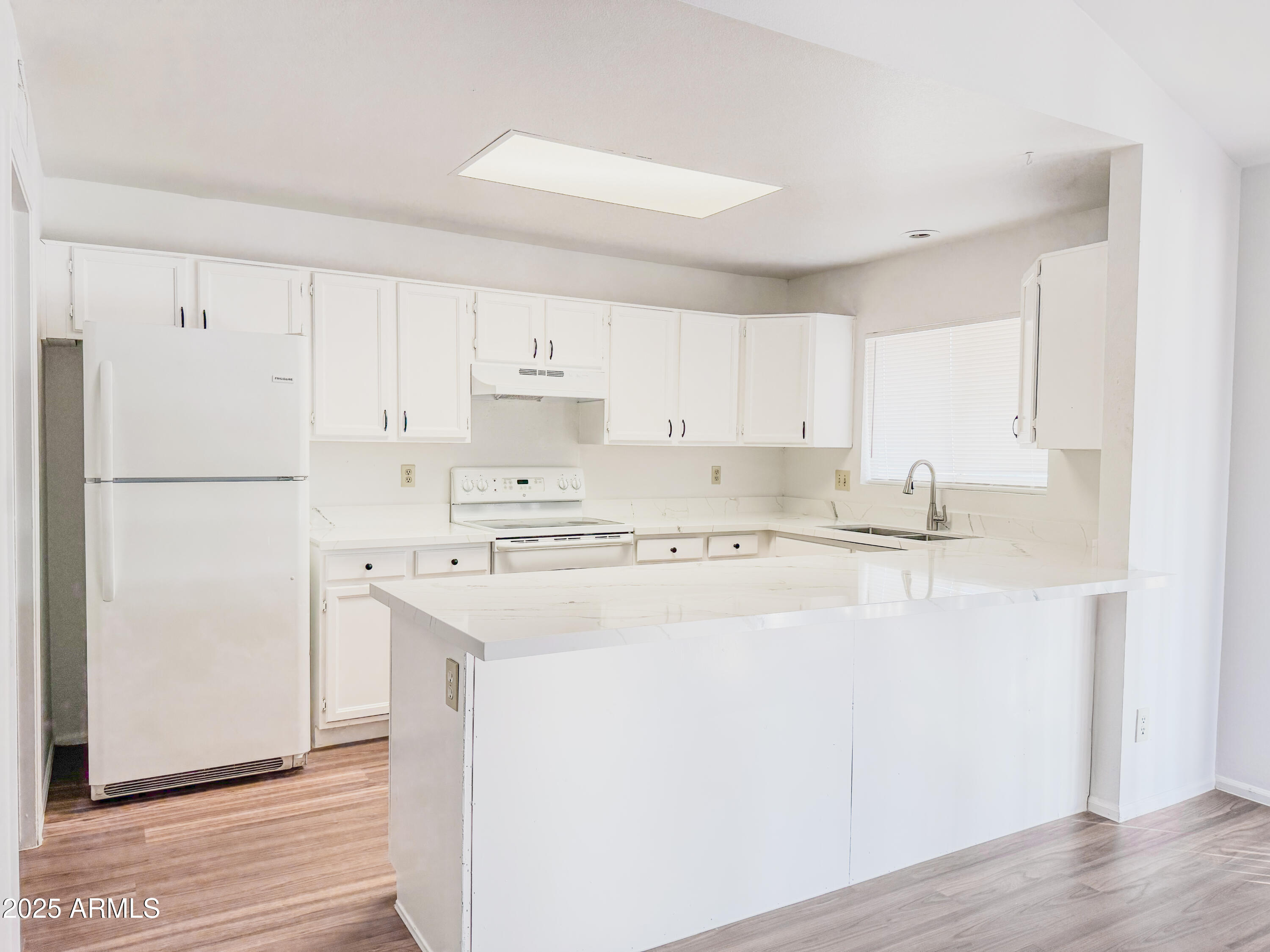 7027 W CHERRY HILLS Drive