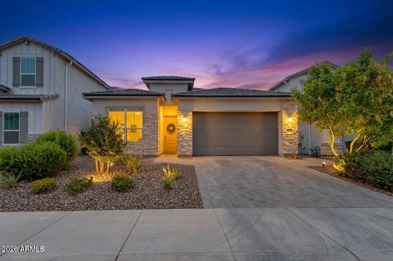 5126 E VILLAGE Drive