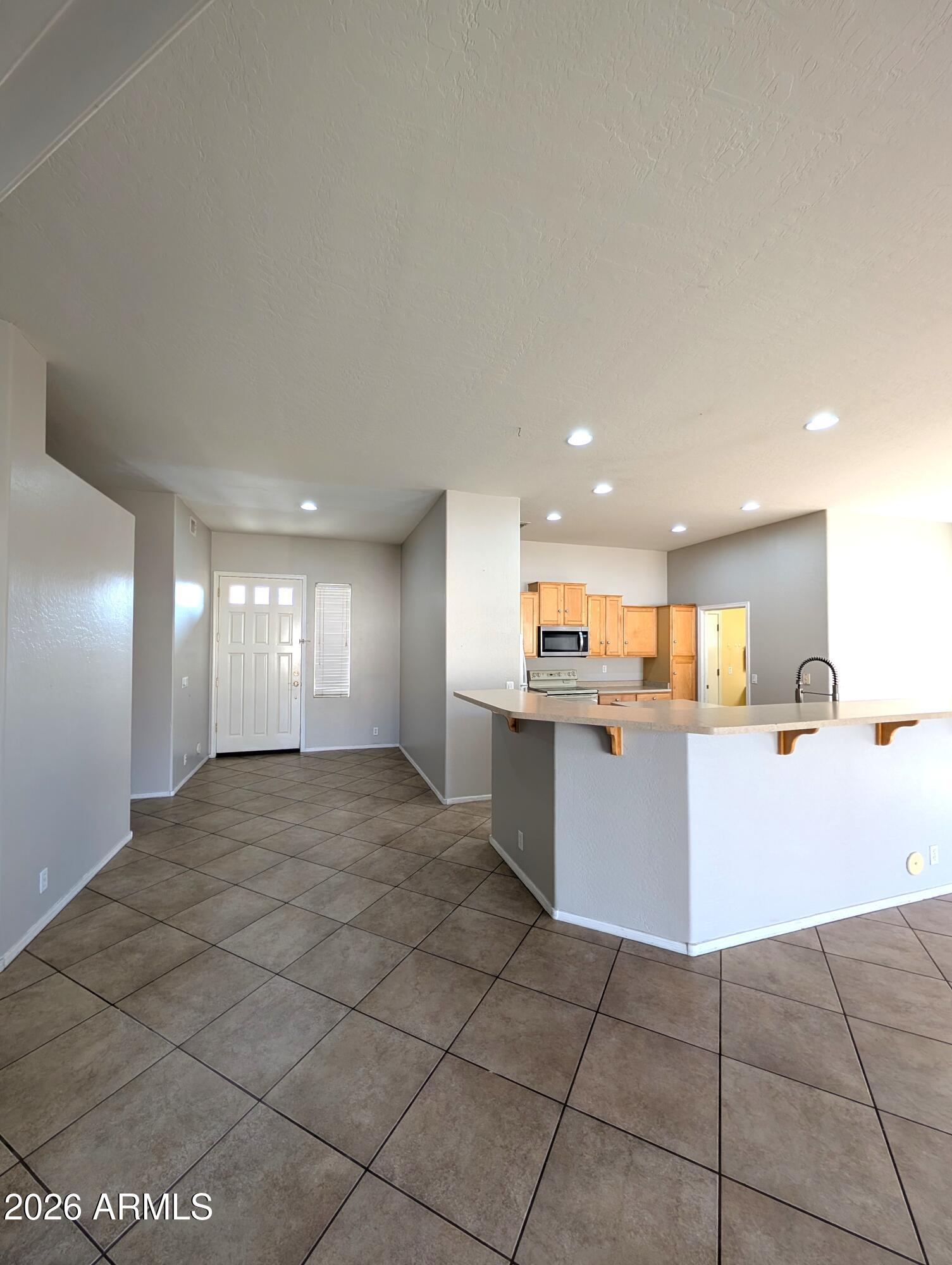 2224 E DETROIT Street