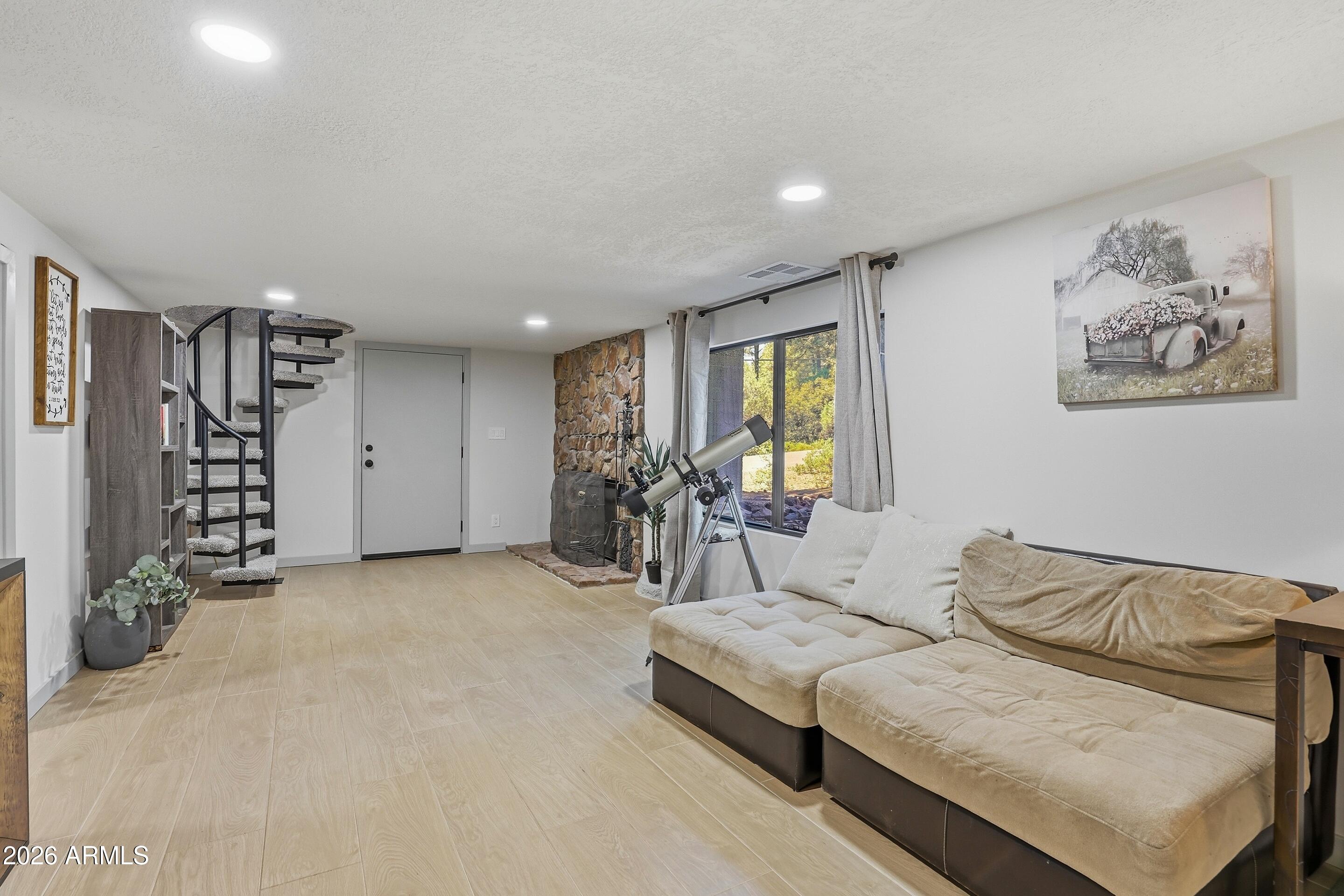 STRAWBERRY PINES 1 REPLAT - Residential