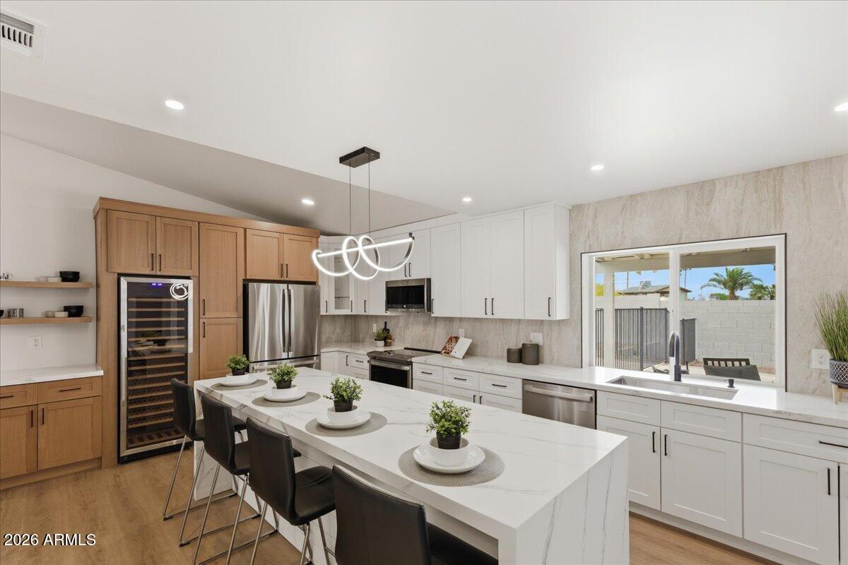 2218 E SUNNYSIDE Drive