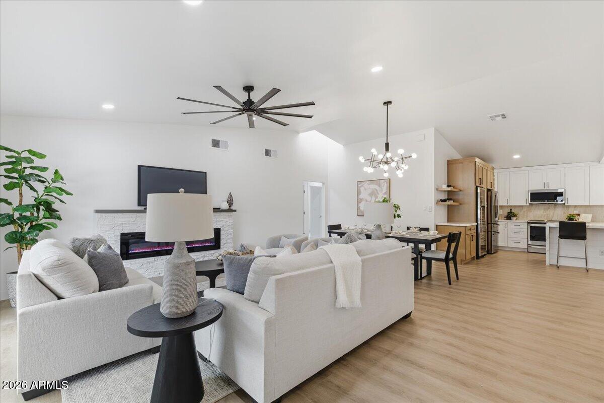 2218 E SUNNYSIDE Drive