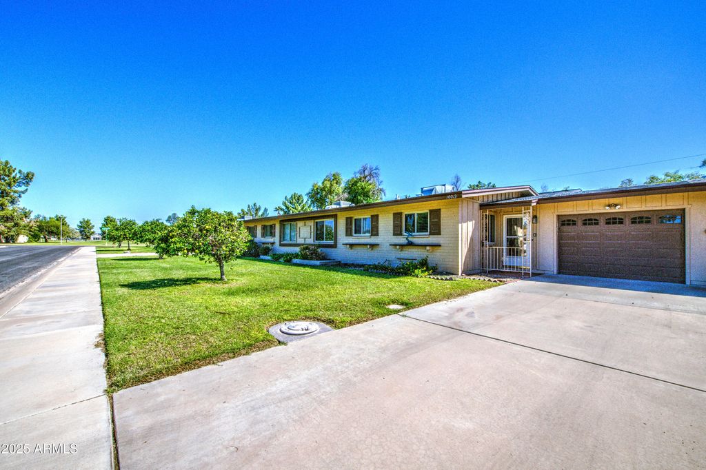Photo of 10013 W Lakeview Circle N, Sun City, AZ 85351 (MLS # 6926896)
