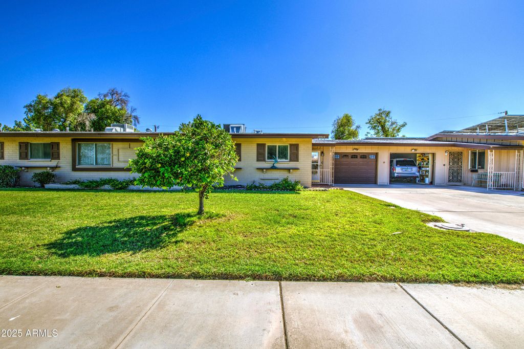 Photo of 10013 W Lakeview Circle N, Sun City, AZ 85351 (MLS # 6926896)