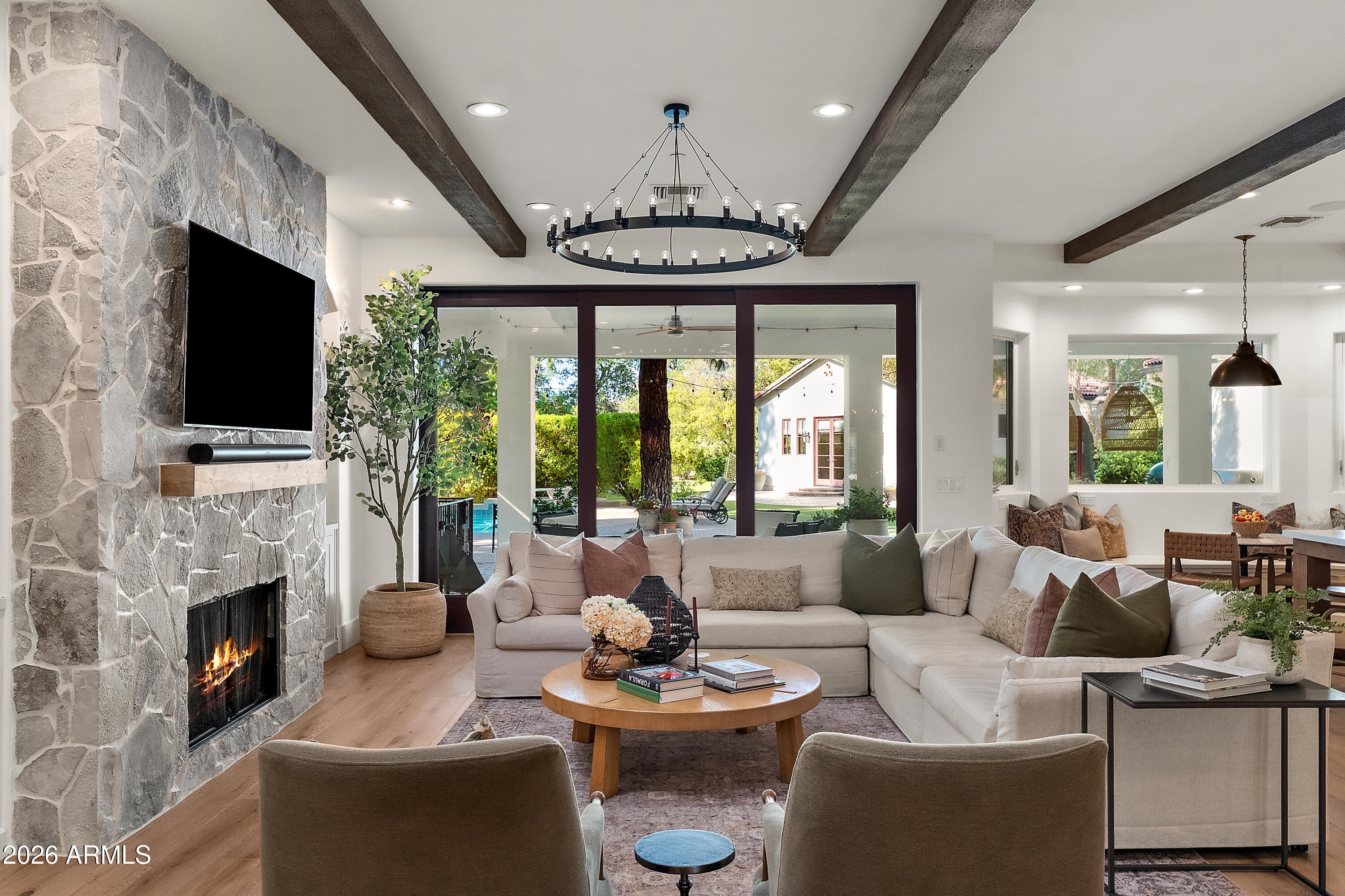 2138 E CALLE DE ARCOS Road