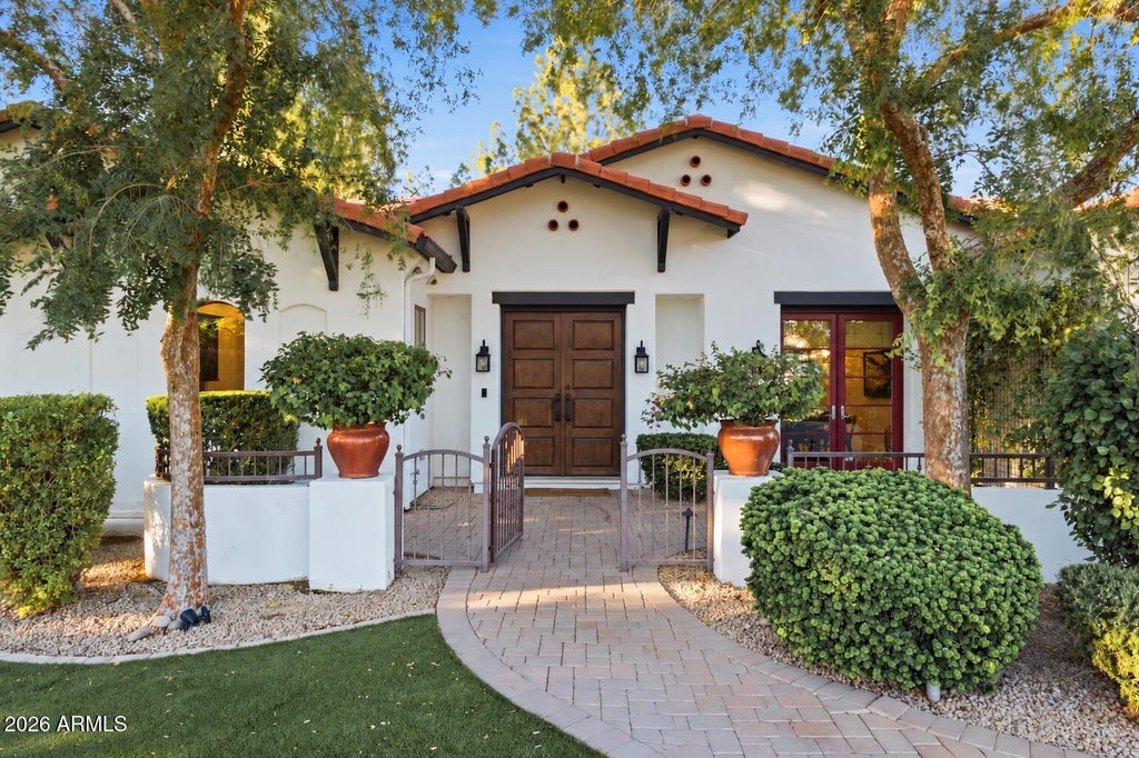 Photo of 2138 E Calle De Arcos Road, Tempe, AZ 85284 (MLS # 7090300)