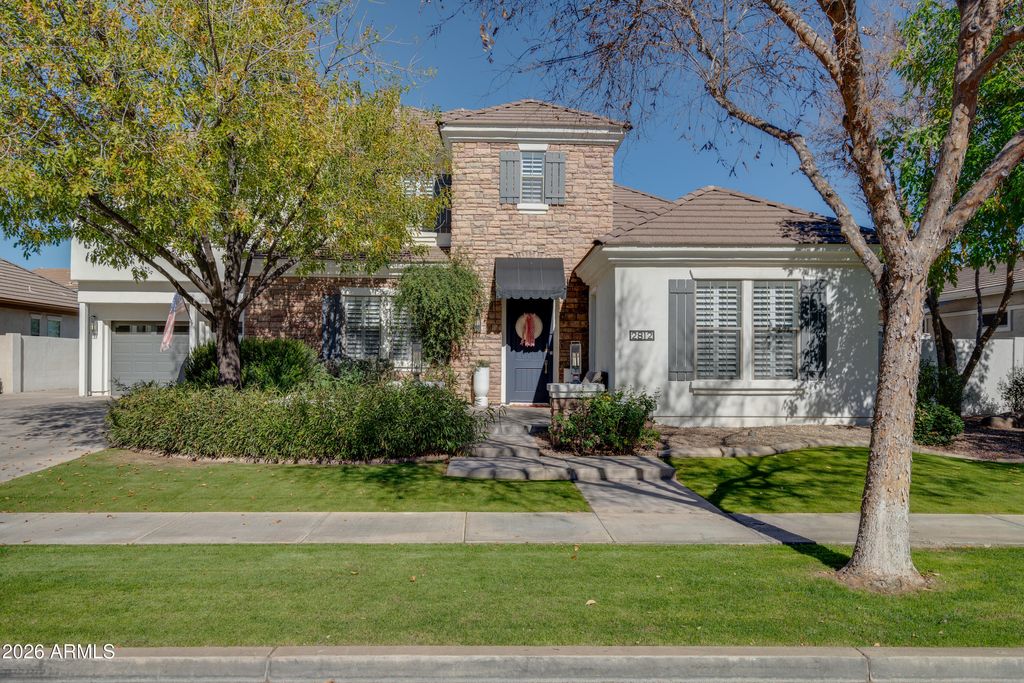 Photo of 2812 E Washington Court, Gilbert, AZ 85234 (MLS # 6975347)