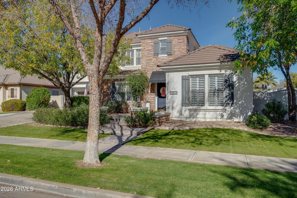 Photo of 2812 E Washington Court, Gilbert, AZ 85234 (MLS # 6975347)