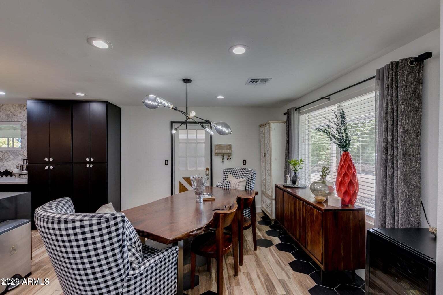 1707 N BRIDALWREATH Street