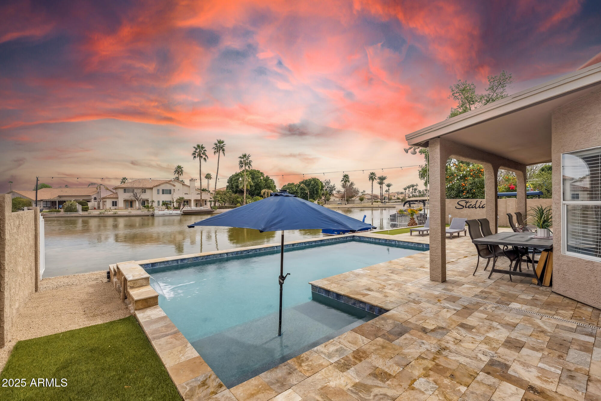 3121 N MEADOW Drive