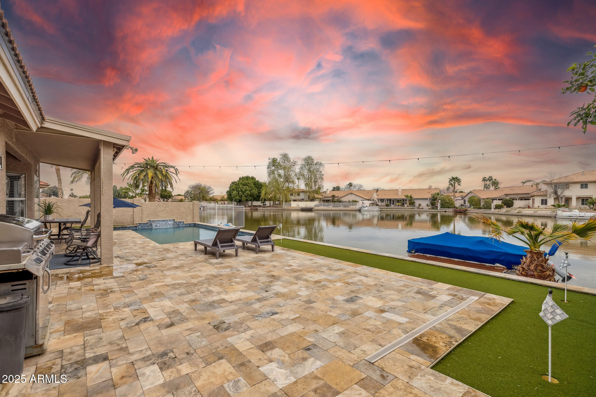 3121 N MEADOW Drive
