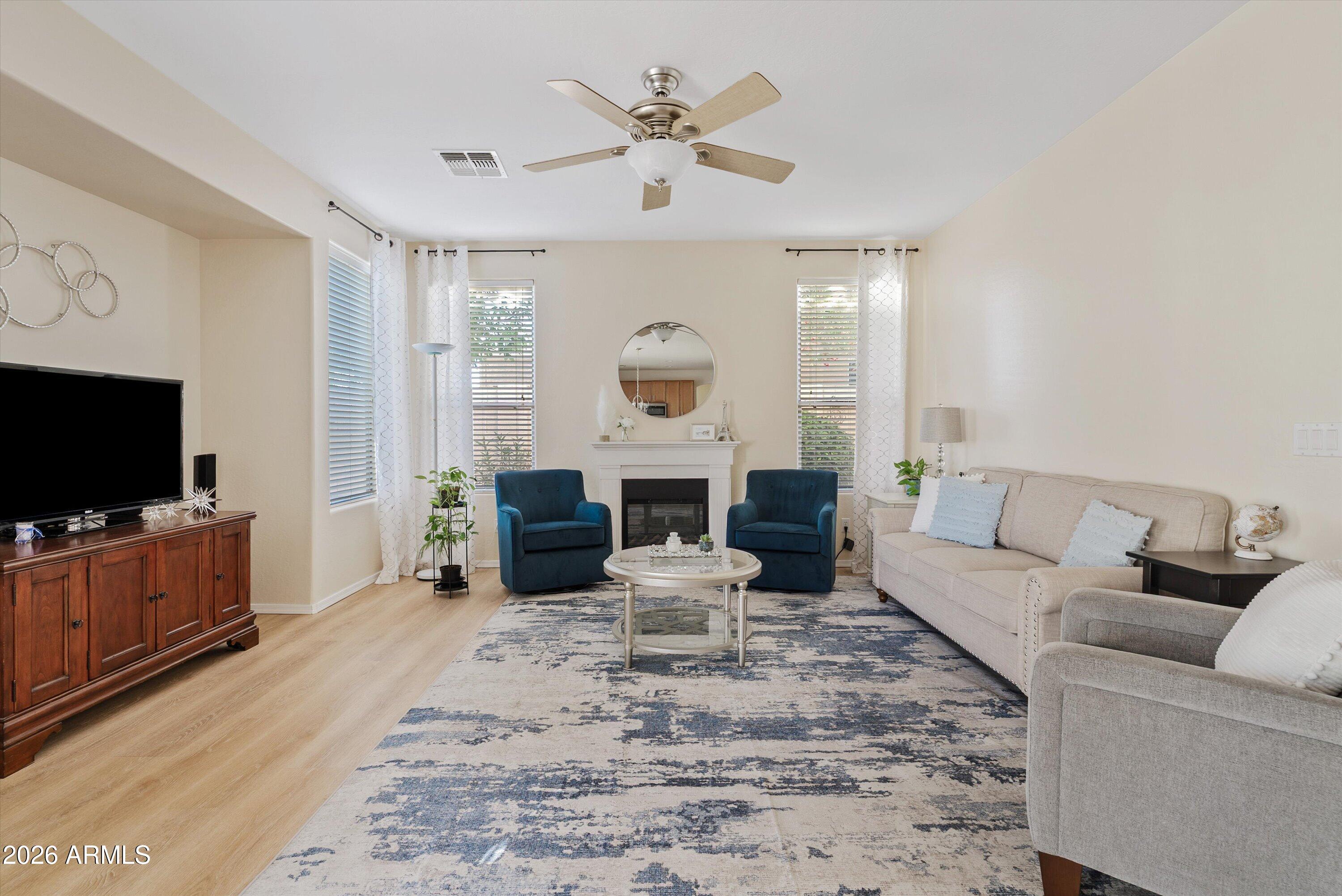 1146 E WINCHESTER Place