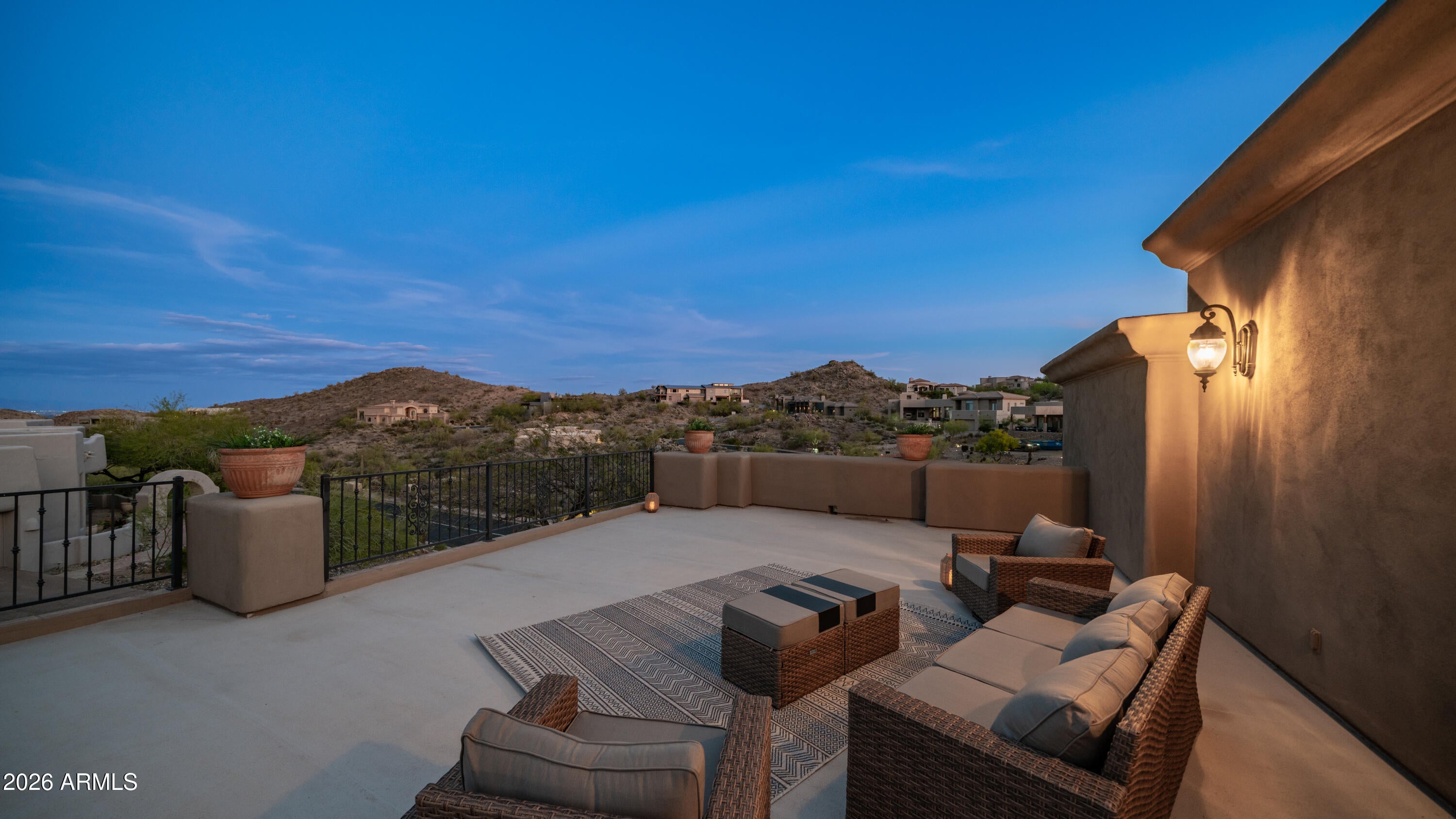 1744 E DESERT WILLOW Drive