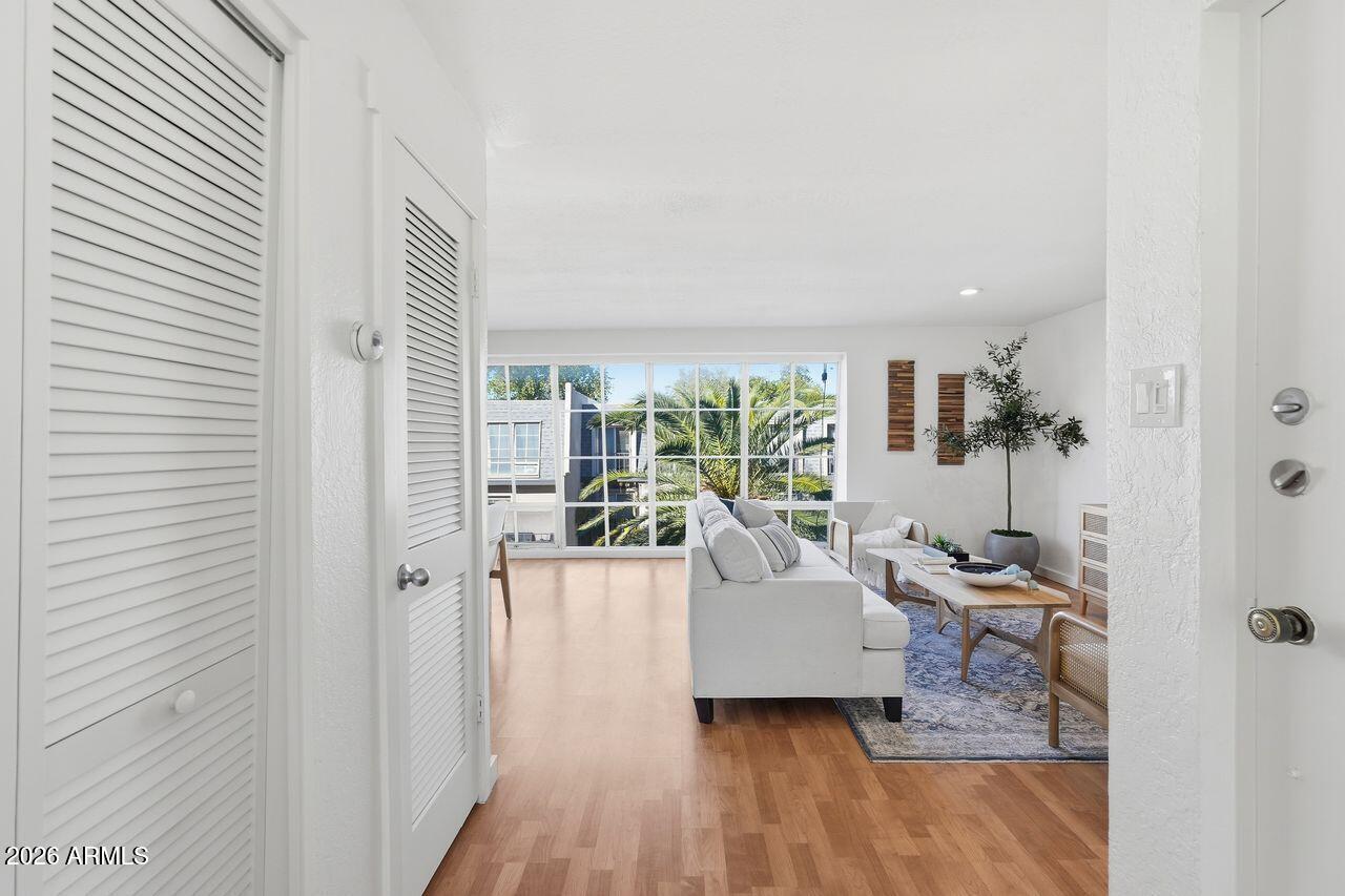 1012 E OSBORN Road E