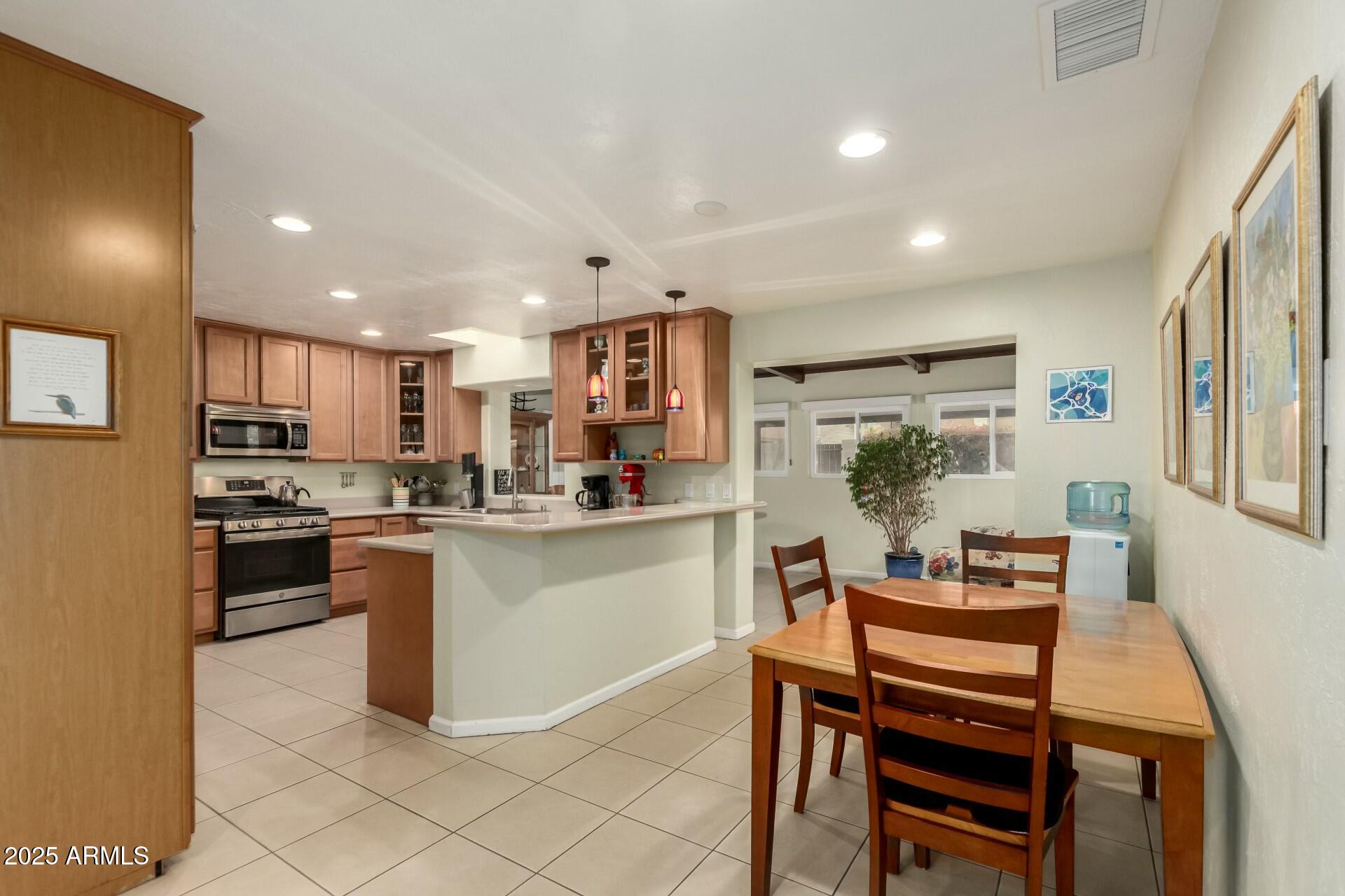 3512 N CHAMBERS Court