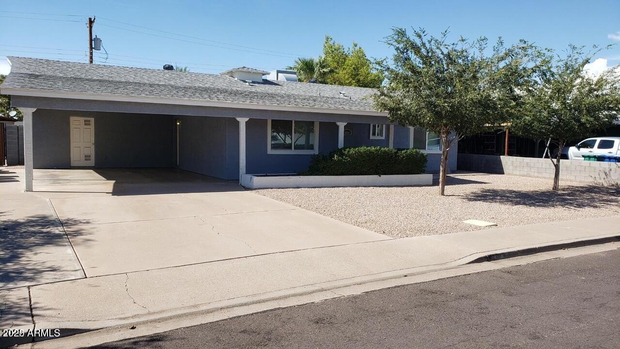 1654 N Queensbury --