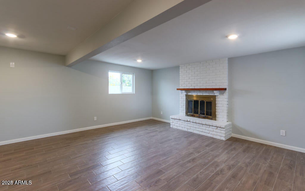 1654 N Queensbury --