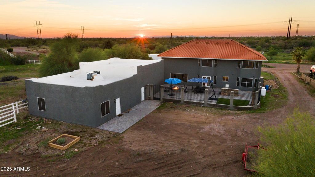 Photo of 117 N Arroya Road, Apache Junction, AZ 85119 (MLS # 6952331)