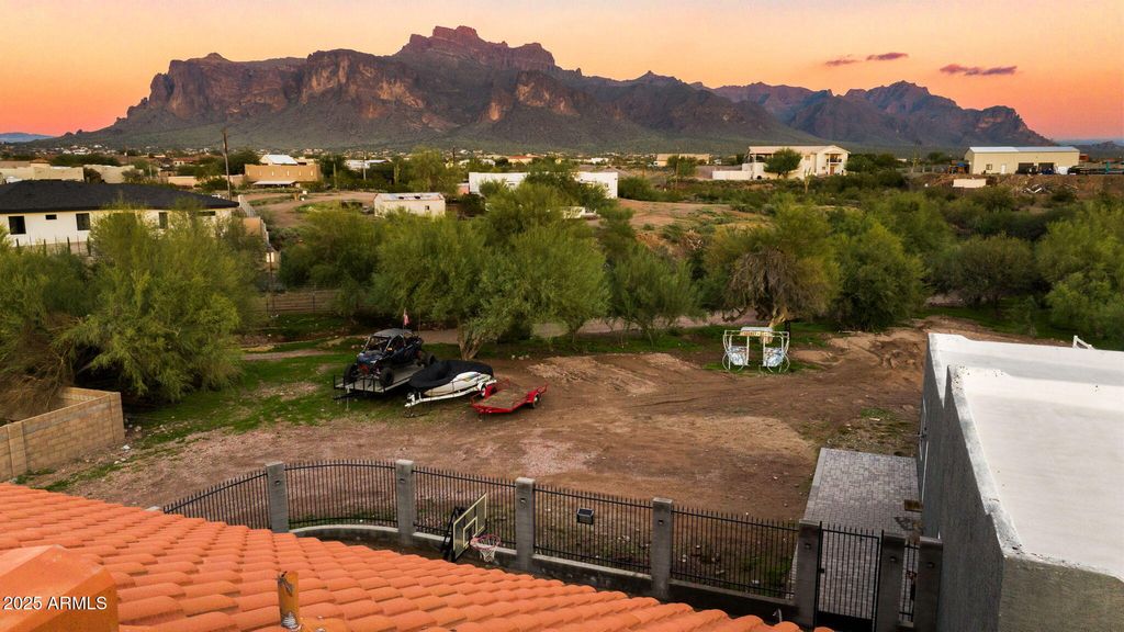 Photo of 117 N Arroya Road, Apache Junction, AZ 85119 (MLS # 6952331)