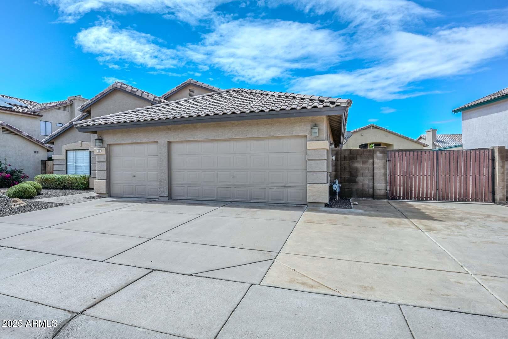 1623 E RUNION Drive