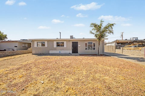 Photo of 7619 W Clarendon Avenue, Phoenix, AZ 85033 (MLS # 7020549)