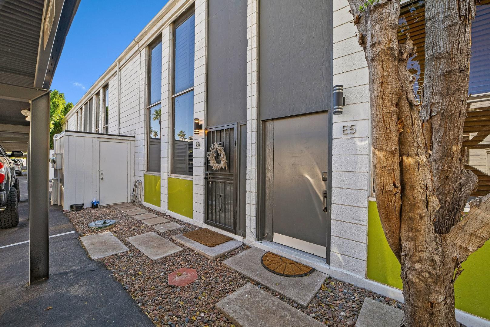 385 W Pierson Street E5