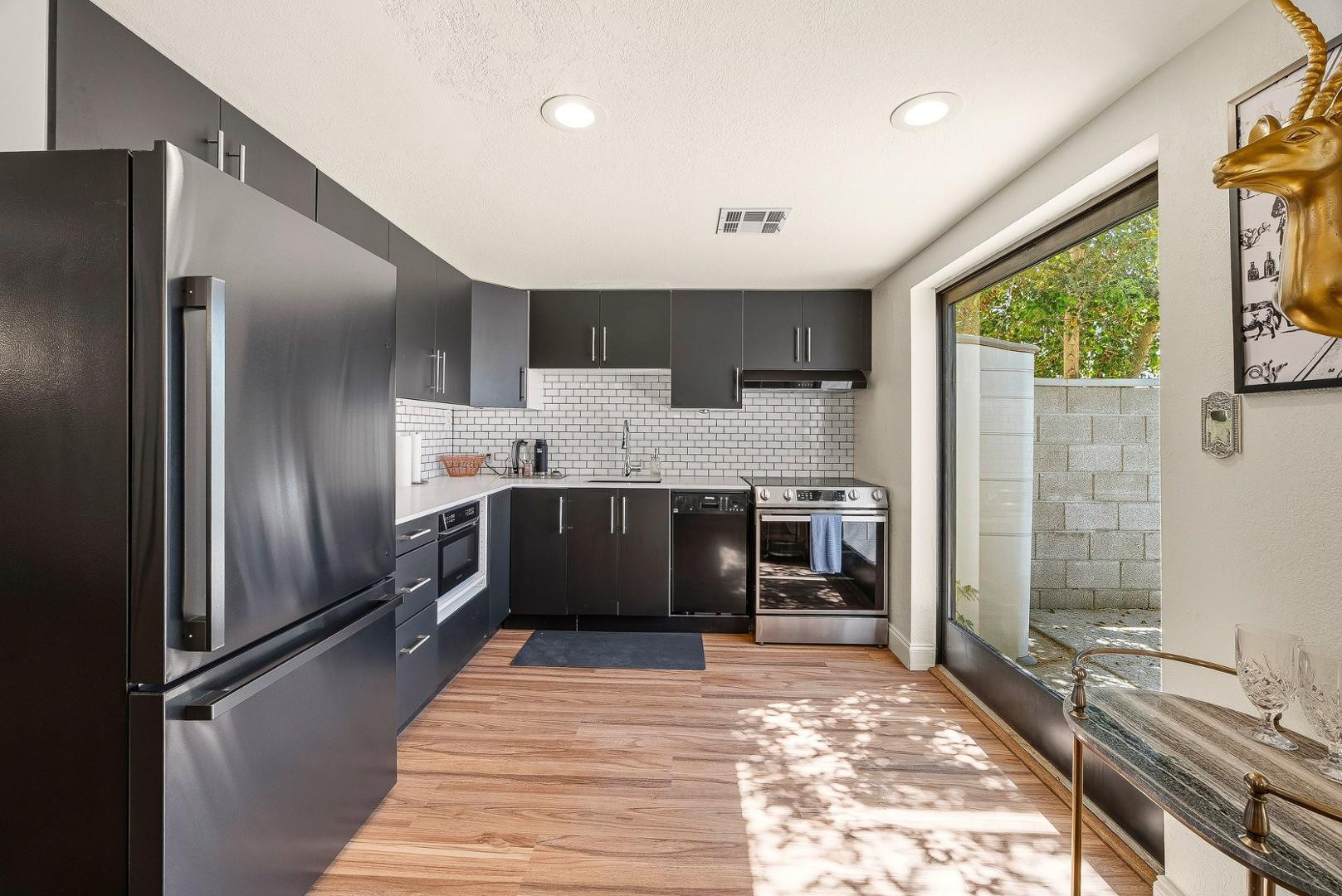 385 W Pierson Street E5