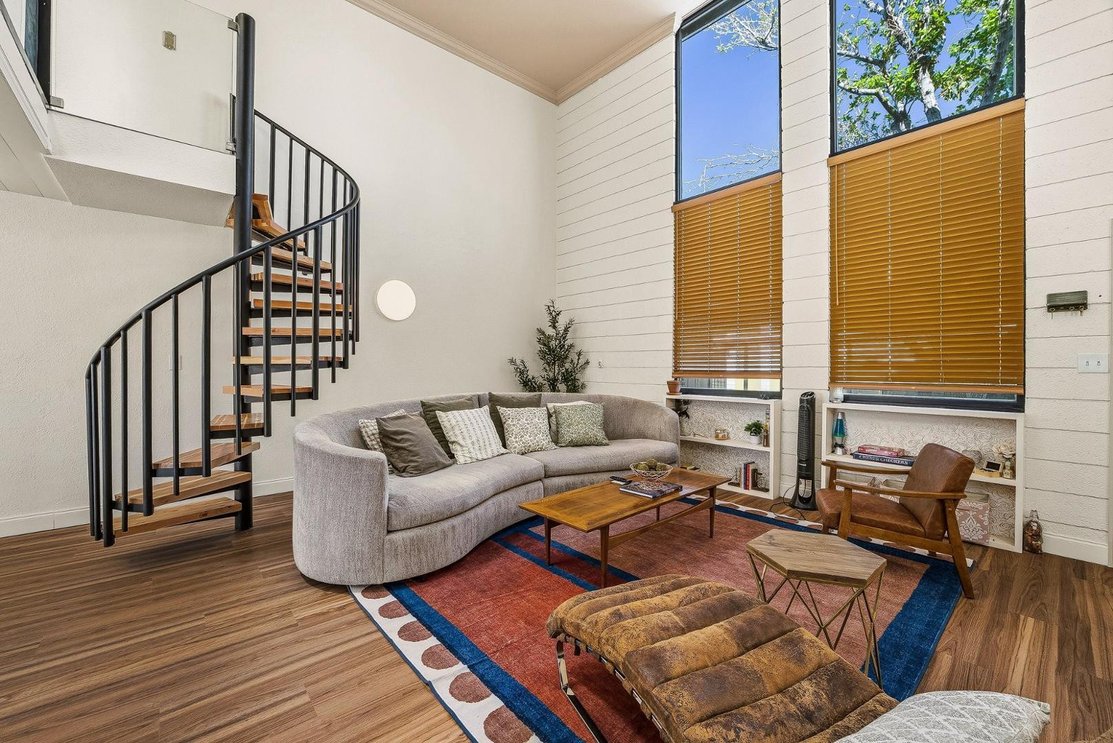 385 W Pierson Street E5