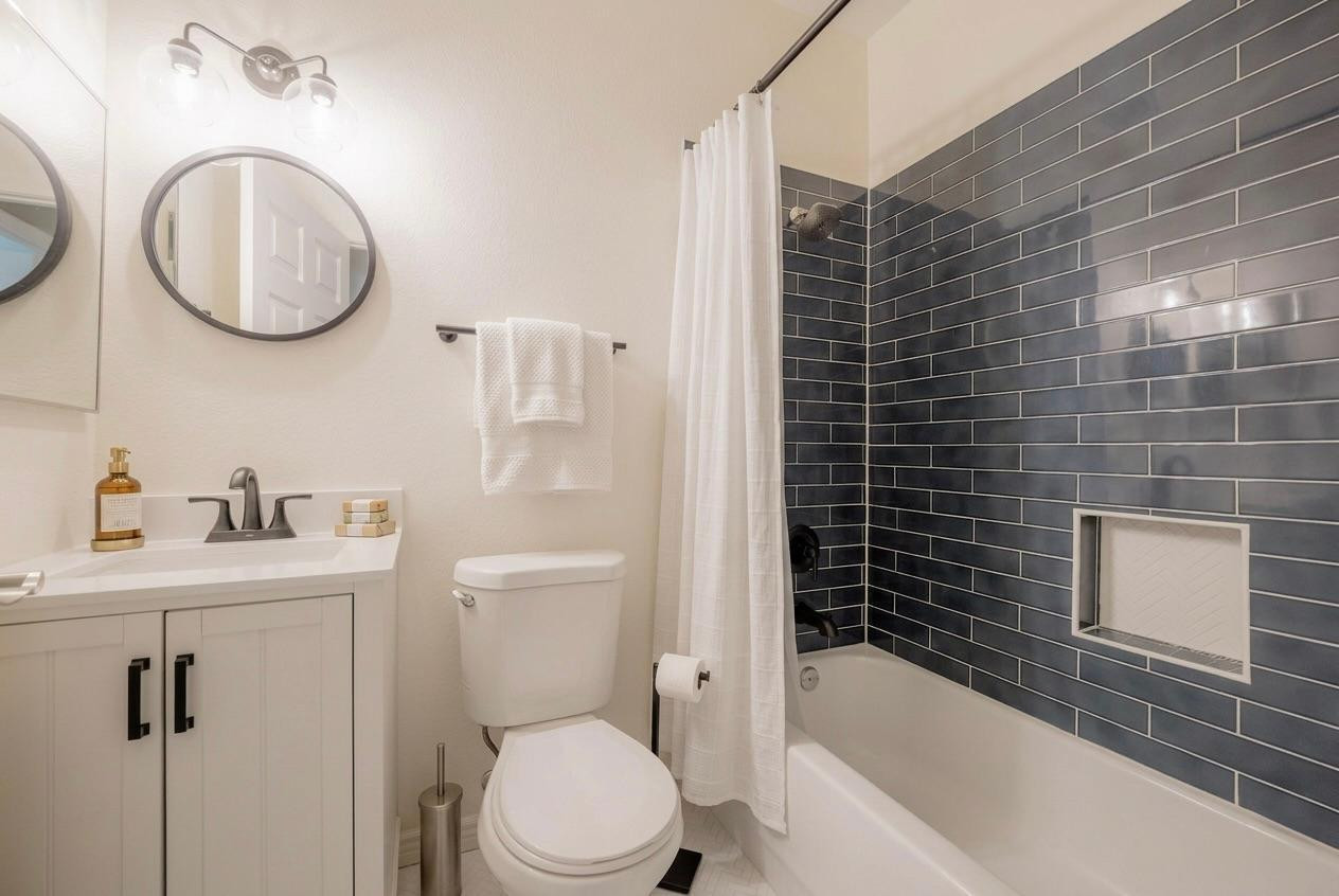 2801 N Litchfield Road 54