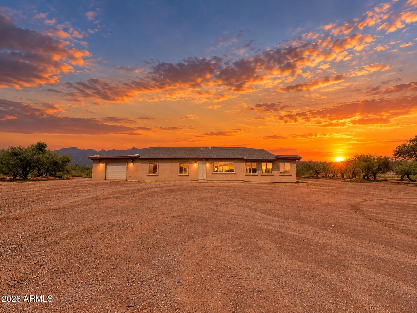 7024 E VALLEY Drive