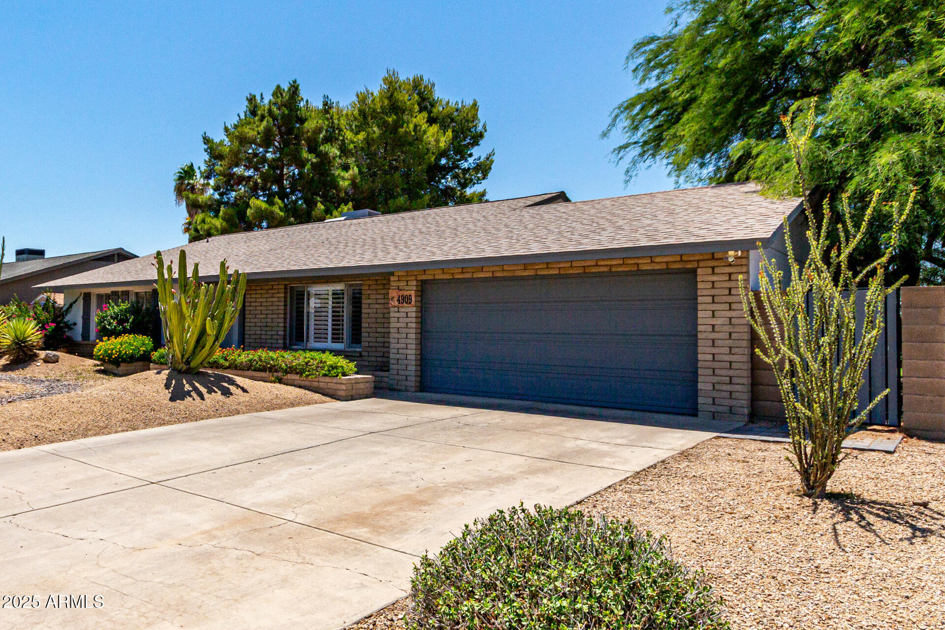 4909 E WALTANN Lane