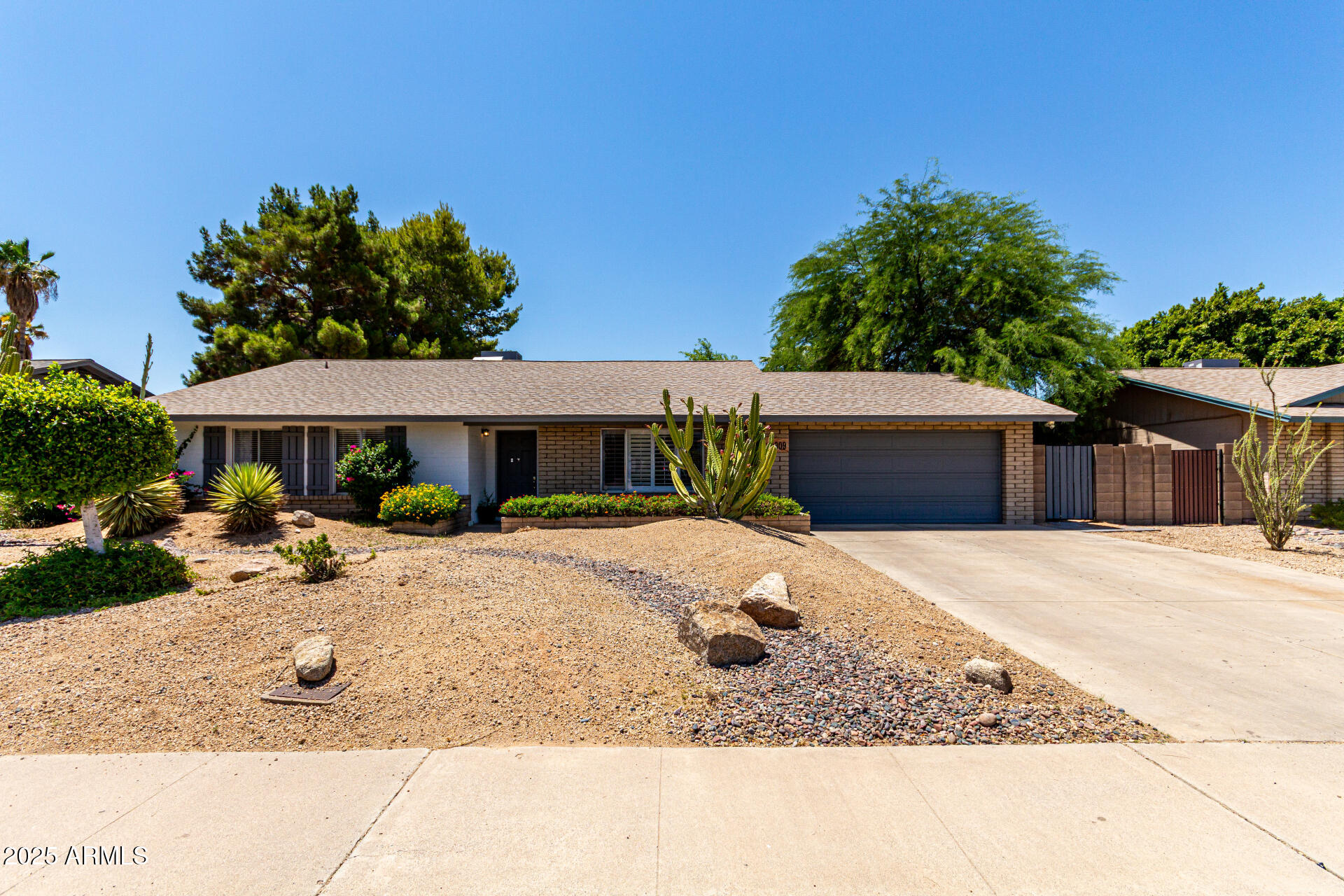 4909 E WALTANN Lane