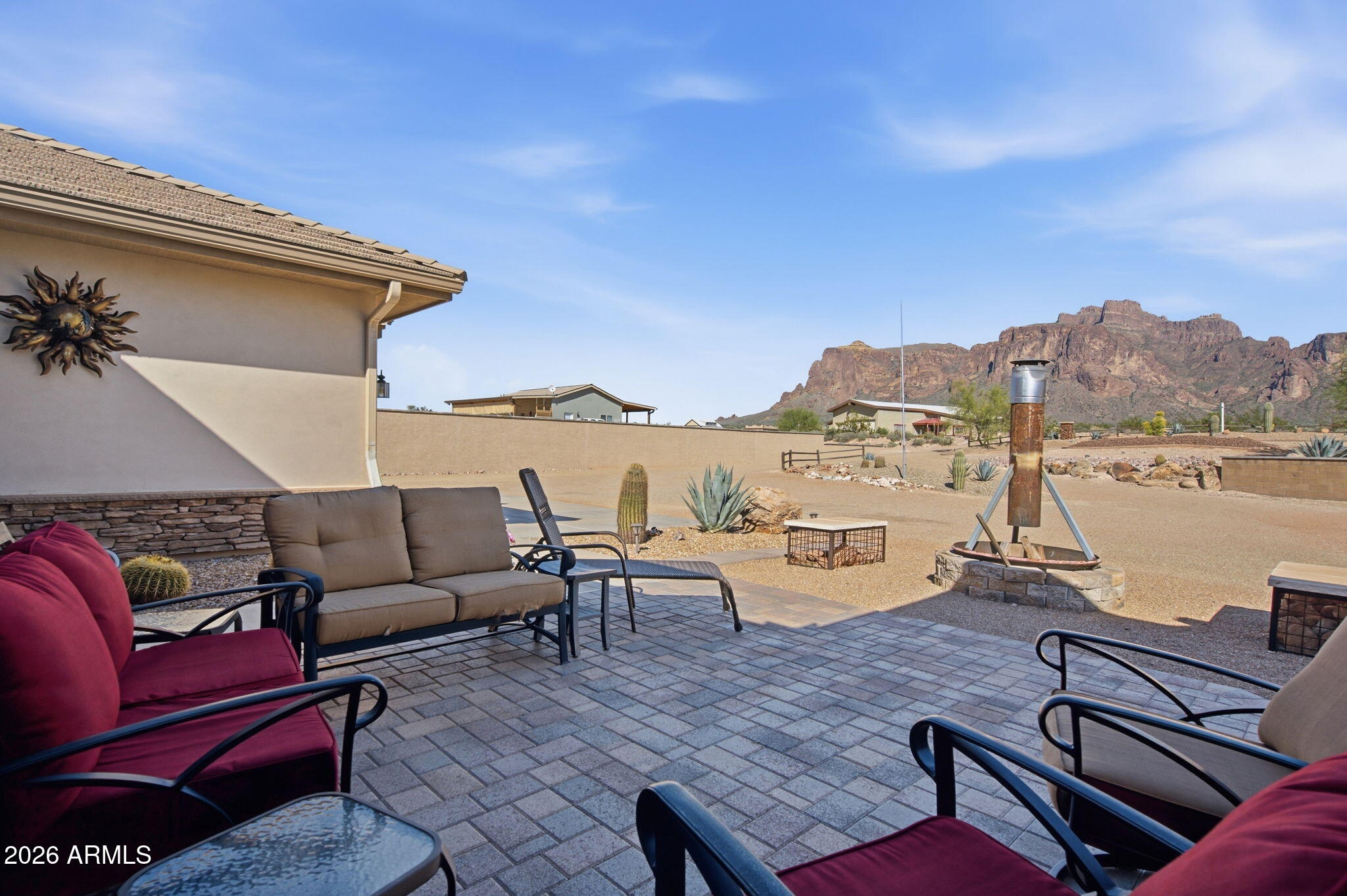 1532 N ROADRUNNER Road