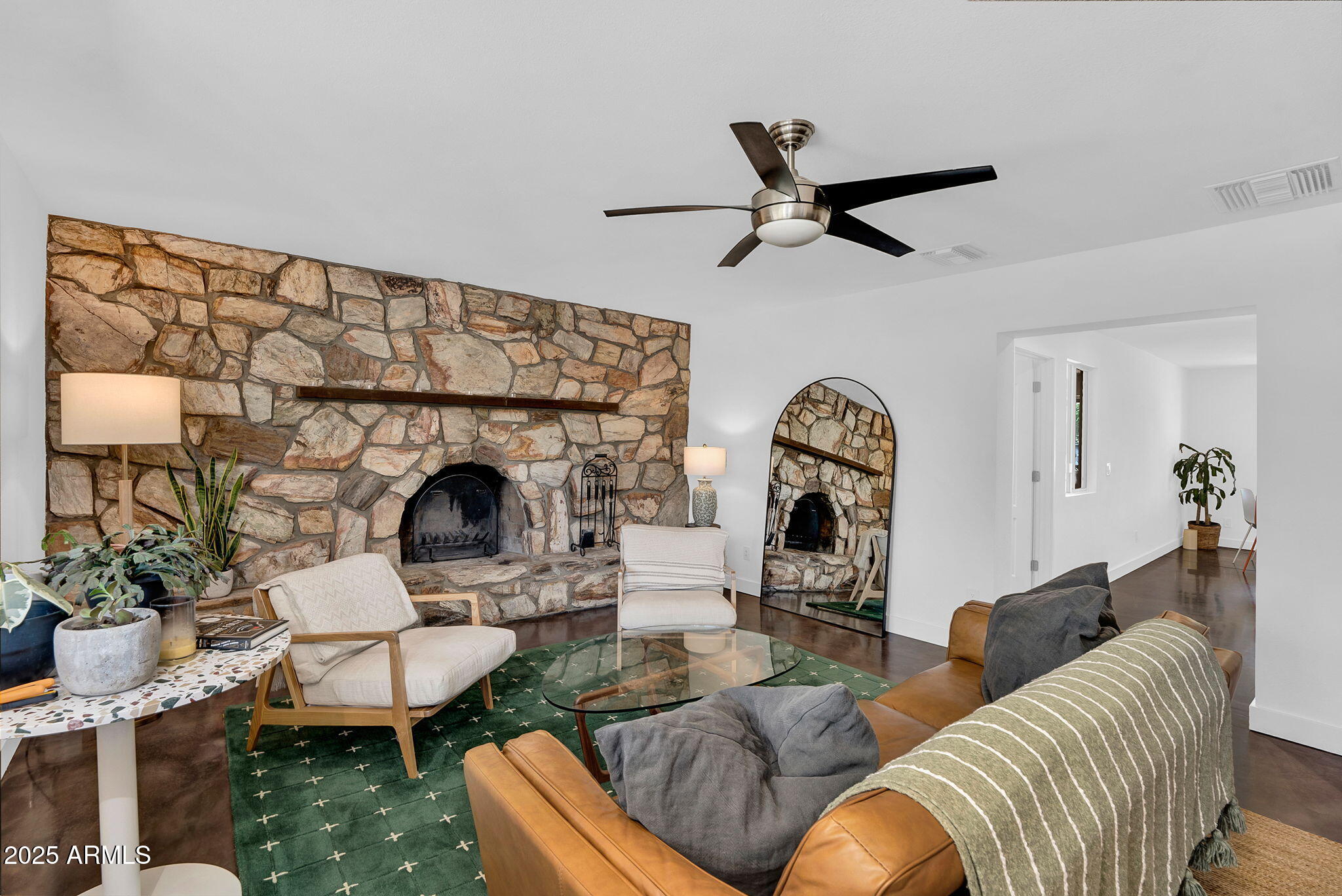Homes 2 1233 E DESERT COVE Avenue