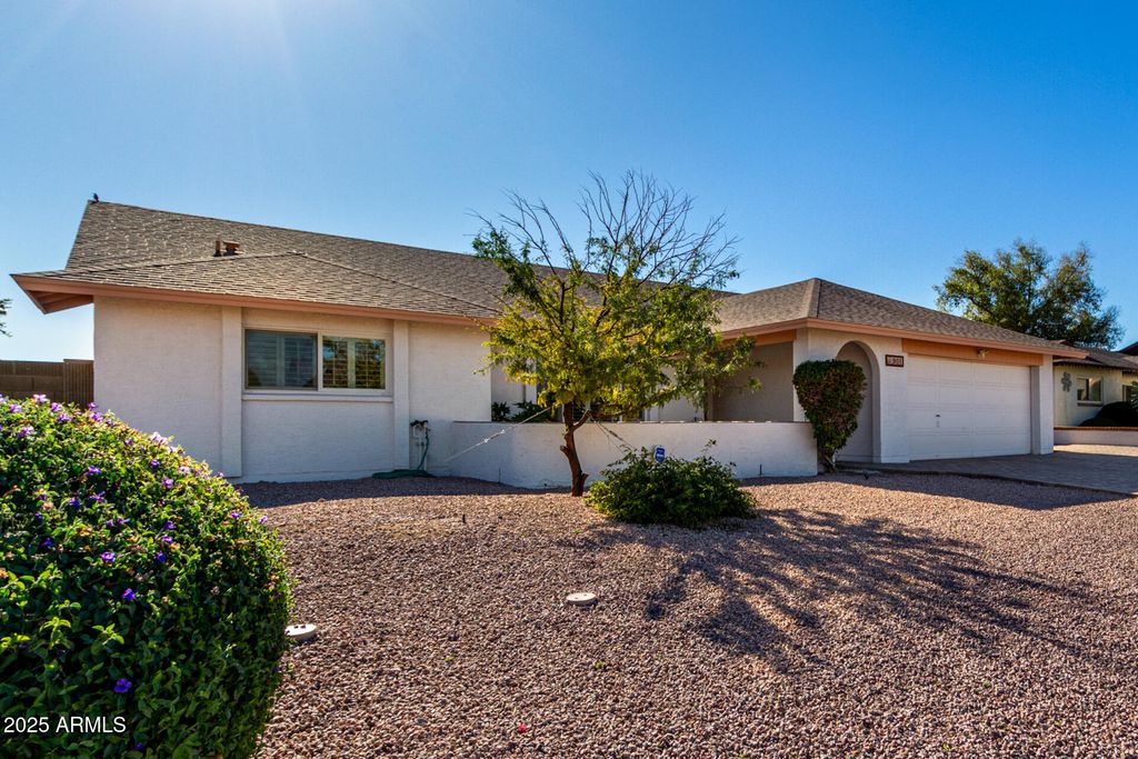 Photo of 901 W Lodge Drive, Tempe, AZ 85283 (MLS # 6959335)