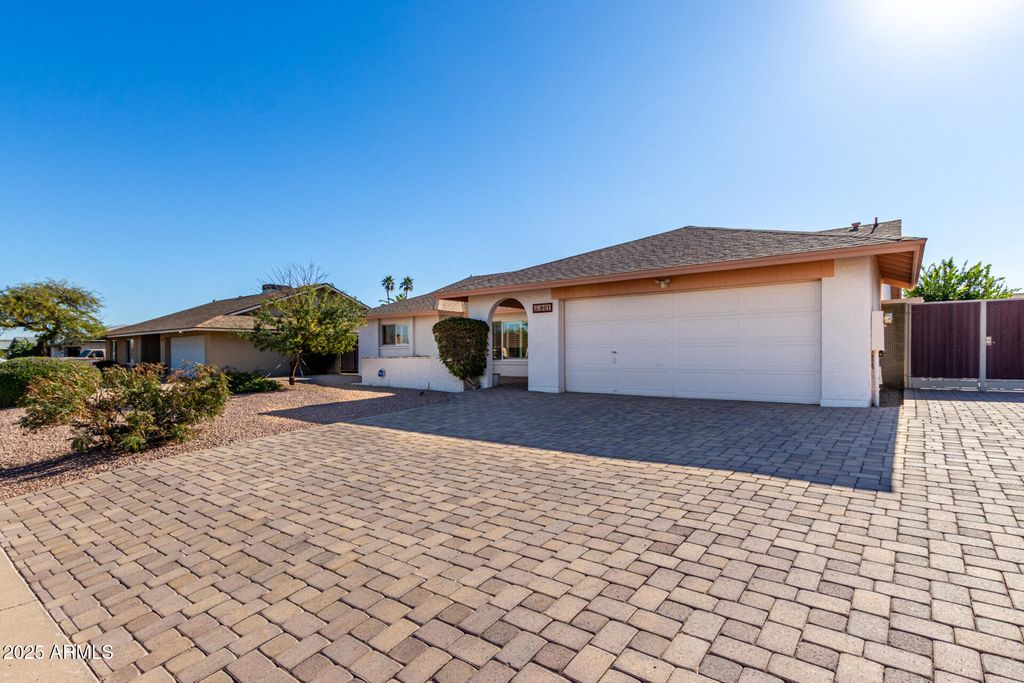 Photo of 901 W Lodge Drive, Tempe, AZ 85283 (MLS # 6959335)