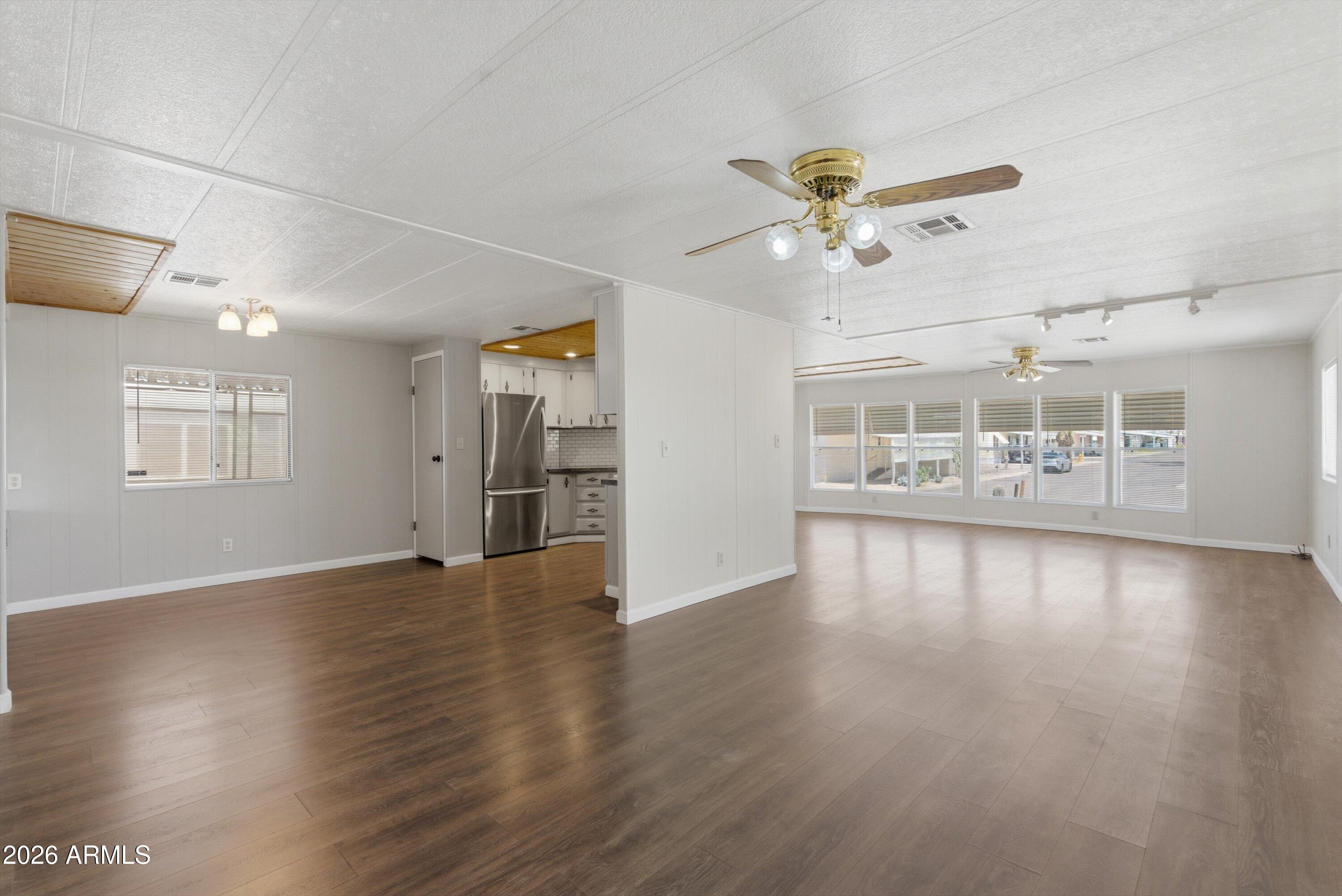 4065 E UNIVERSITY Drive 384
