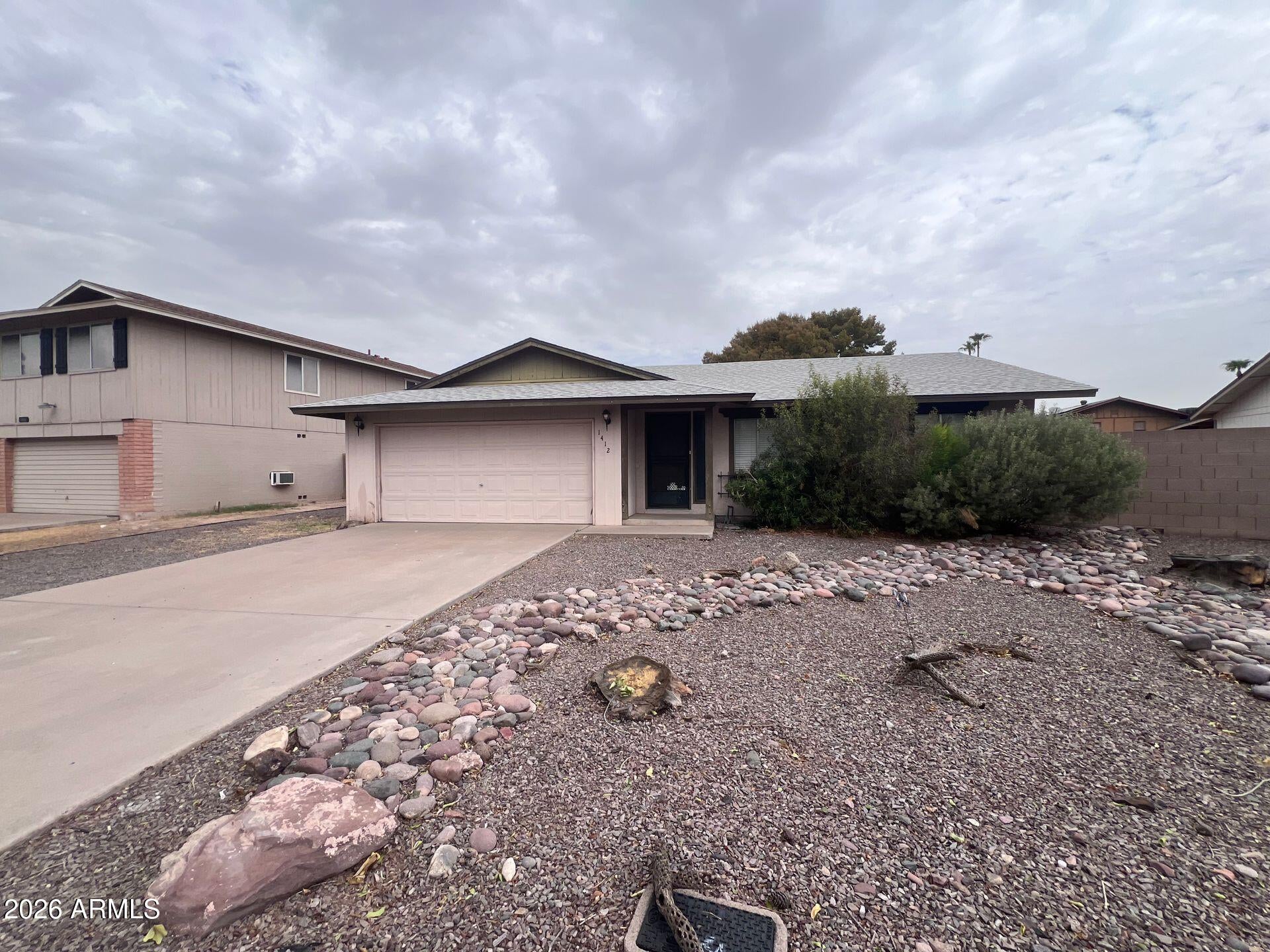 1412 E REDFIELD Road