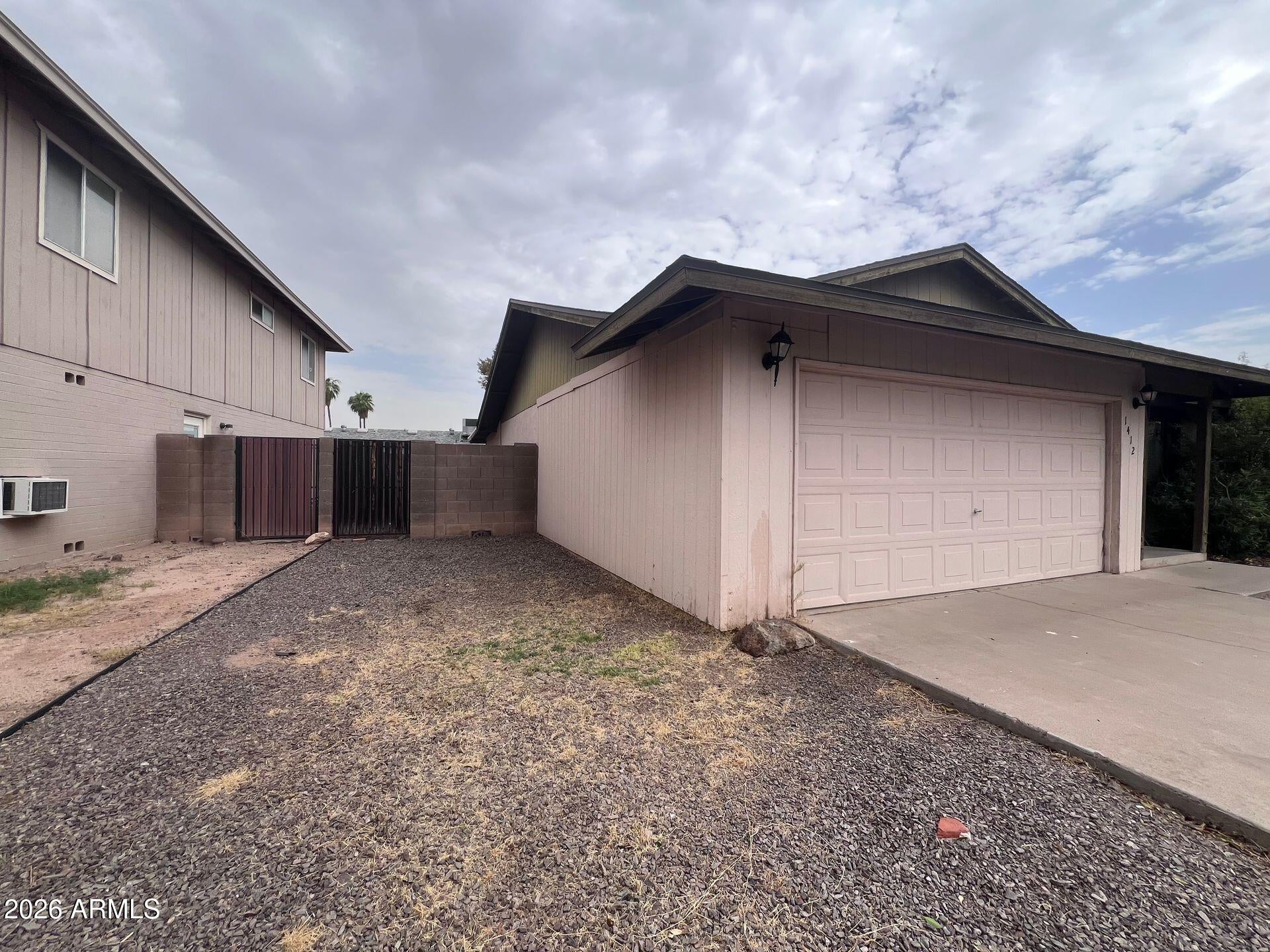 1412 E REDFIELD Road