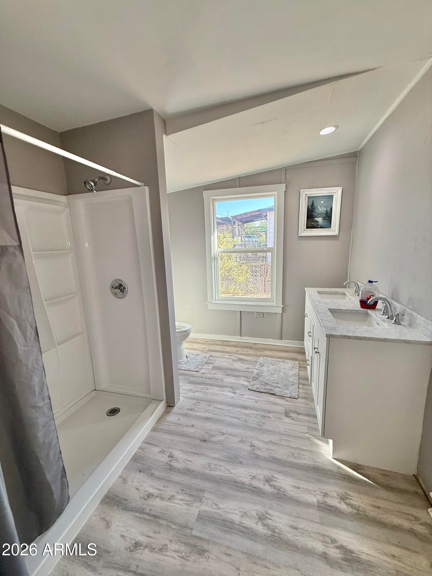 121 W ESTRELLA Avenue