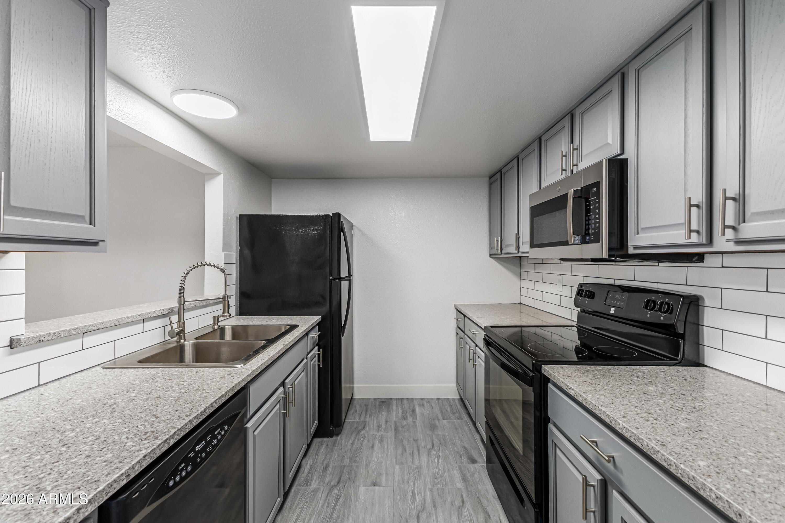 240 S OLD LITCHFIELD Road 122