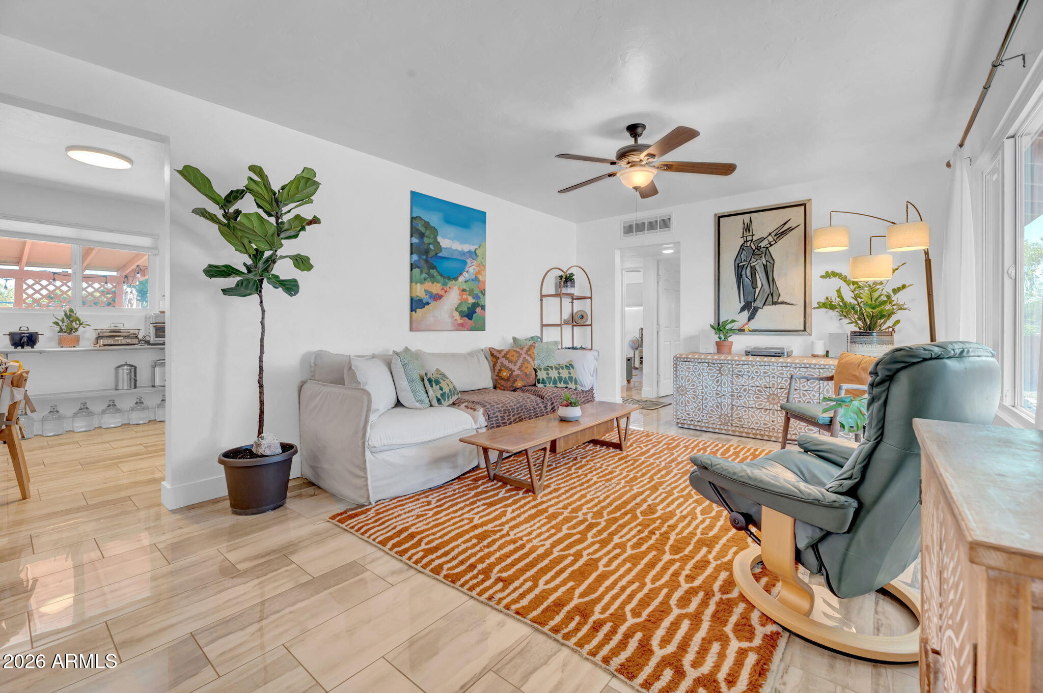 413 W CARON Street W