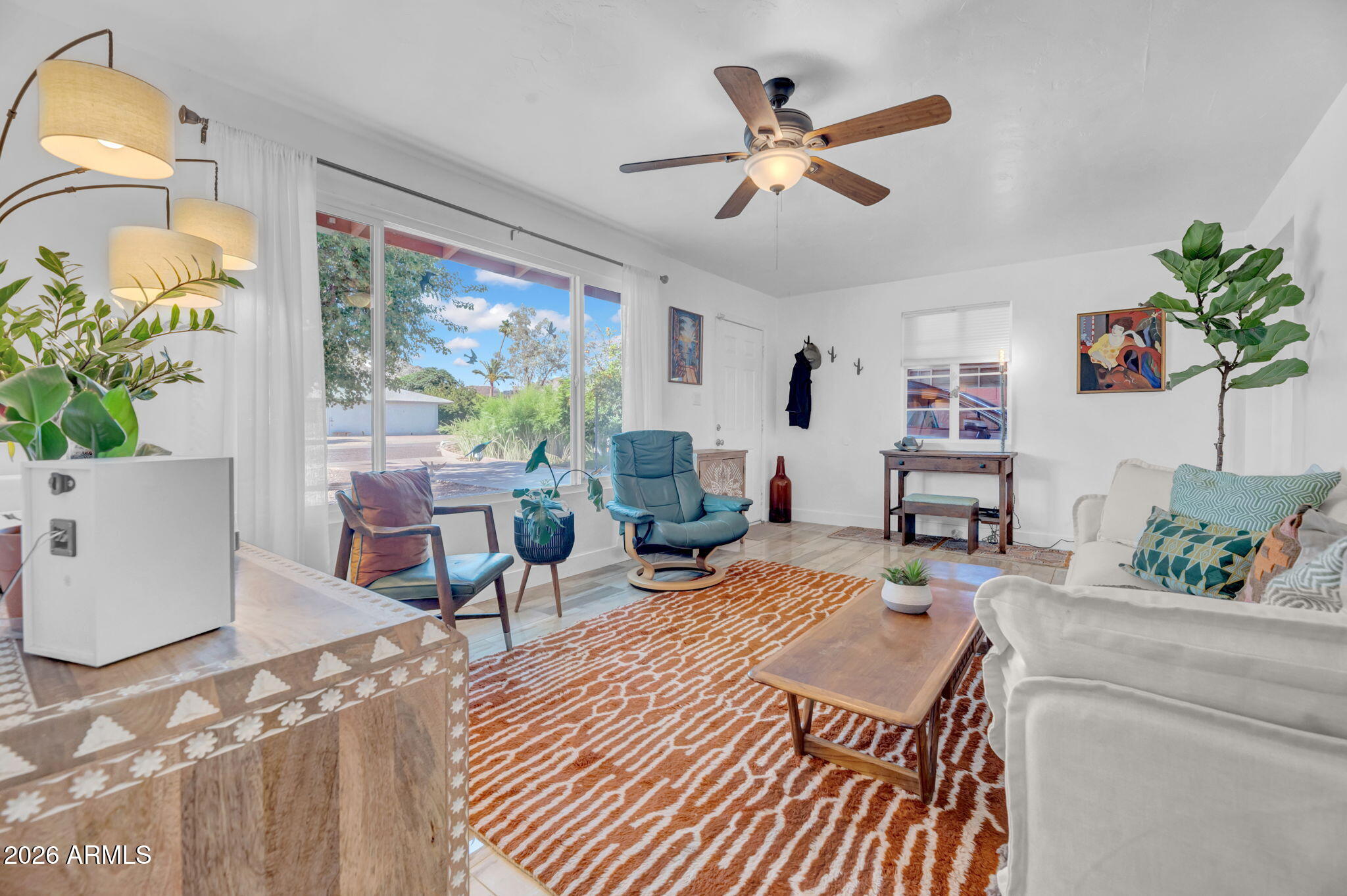 413 W CARON Street W