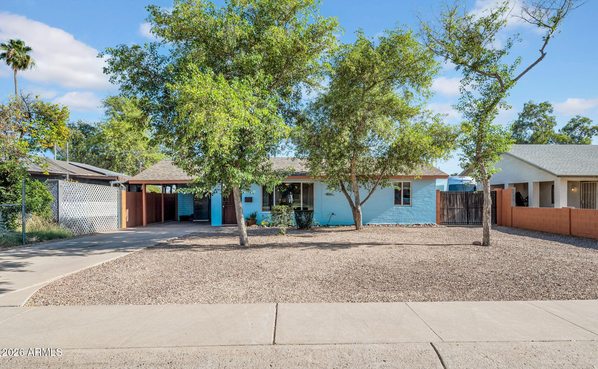 413 W CARON Street W