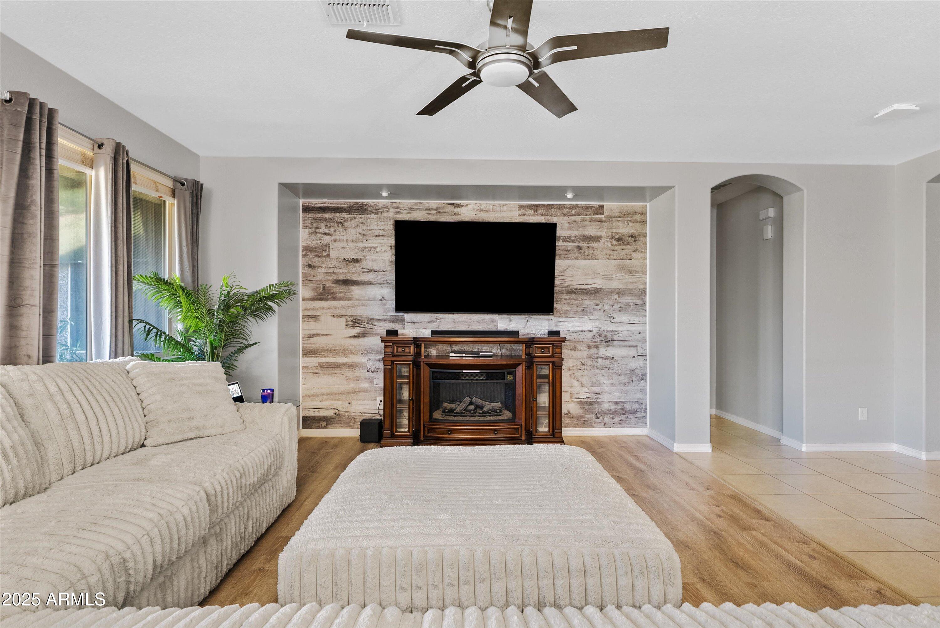 78 W WHITE OAK Avenue