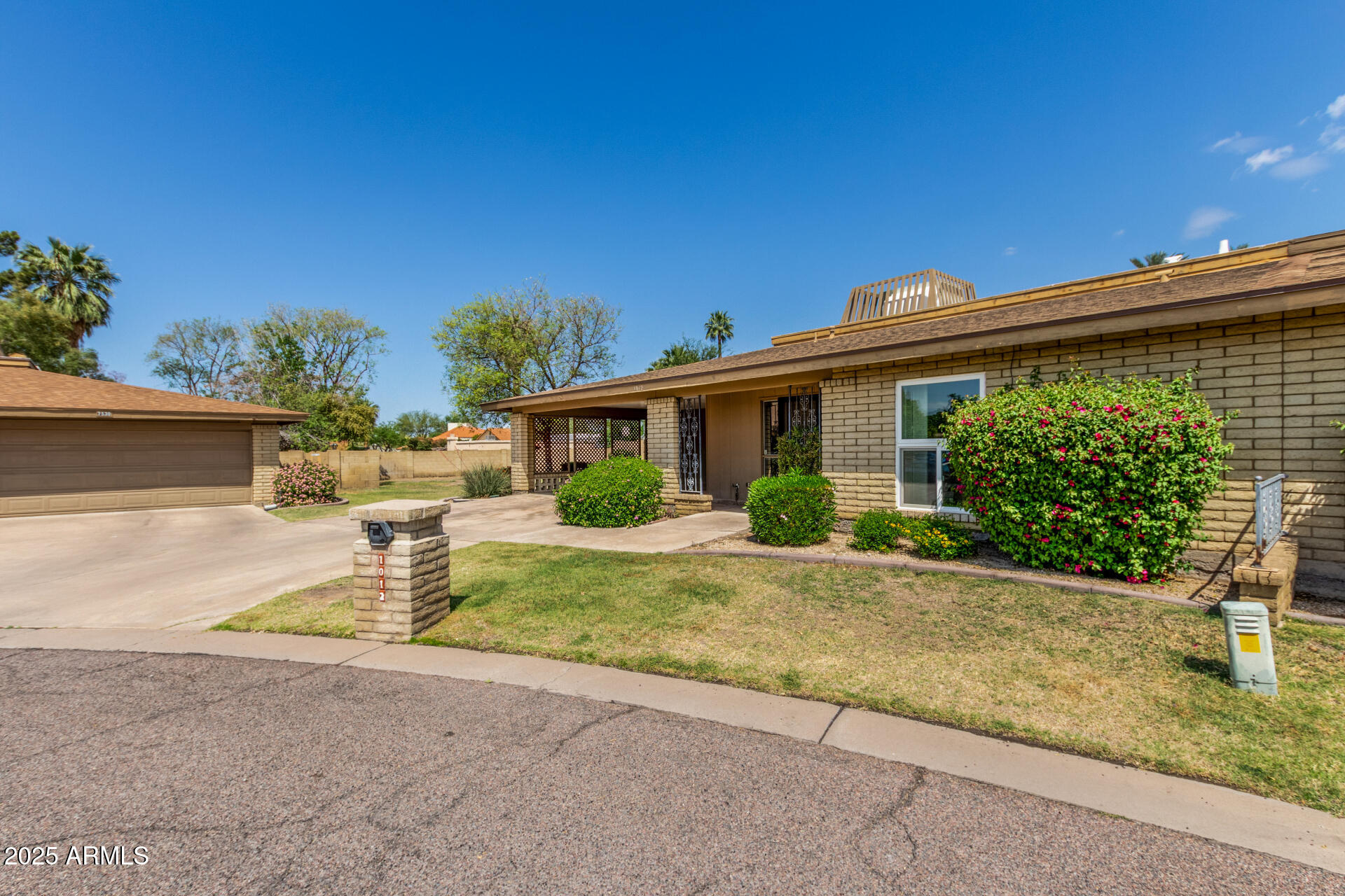 1012 E WAGON WHEEL Drive