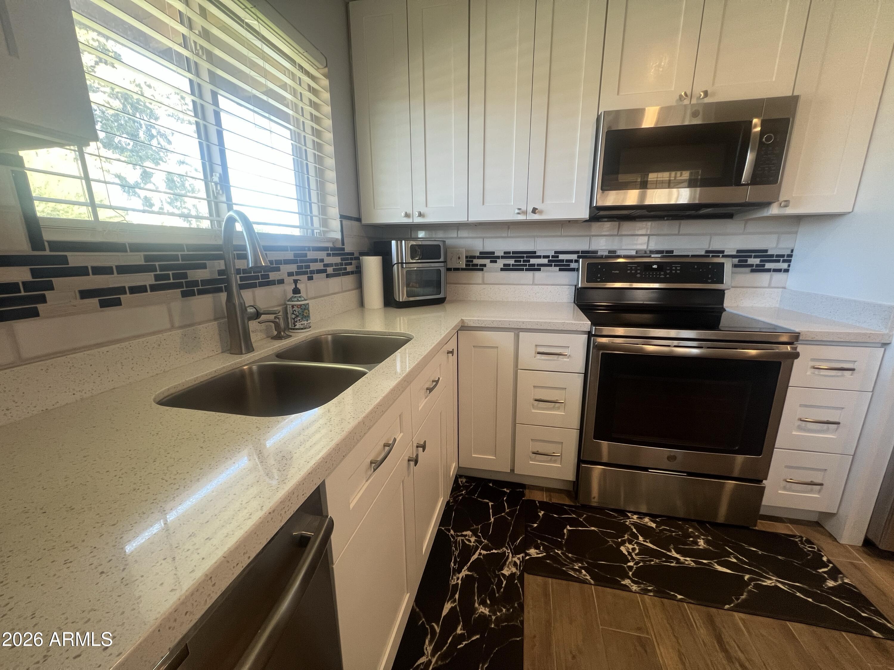 10013 W LAKEVIEW Circle N